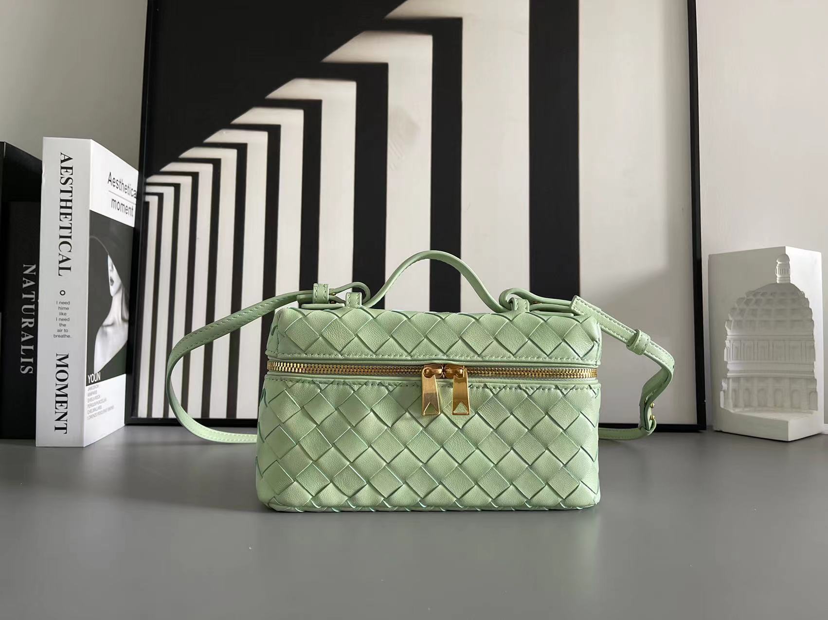 Gucci BV新款 Vanity Case 绳带化妆包 789109 采用品牌最 的牛皮编织