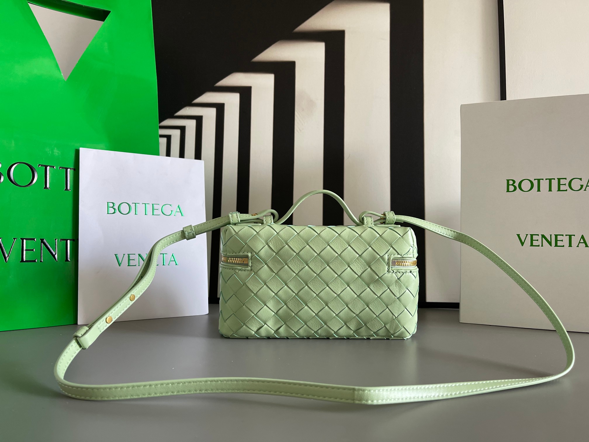 Gucci BV新款 Vanity Case 绳带化妆包 789109 采用品牌最 的牛皮编织