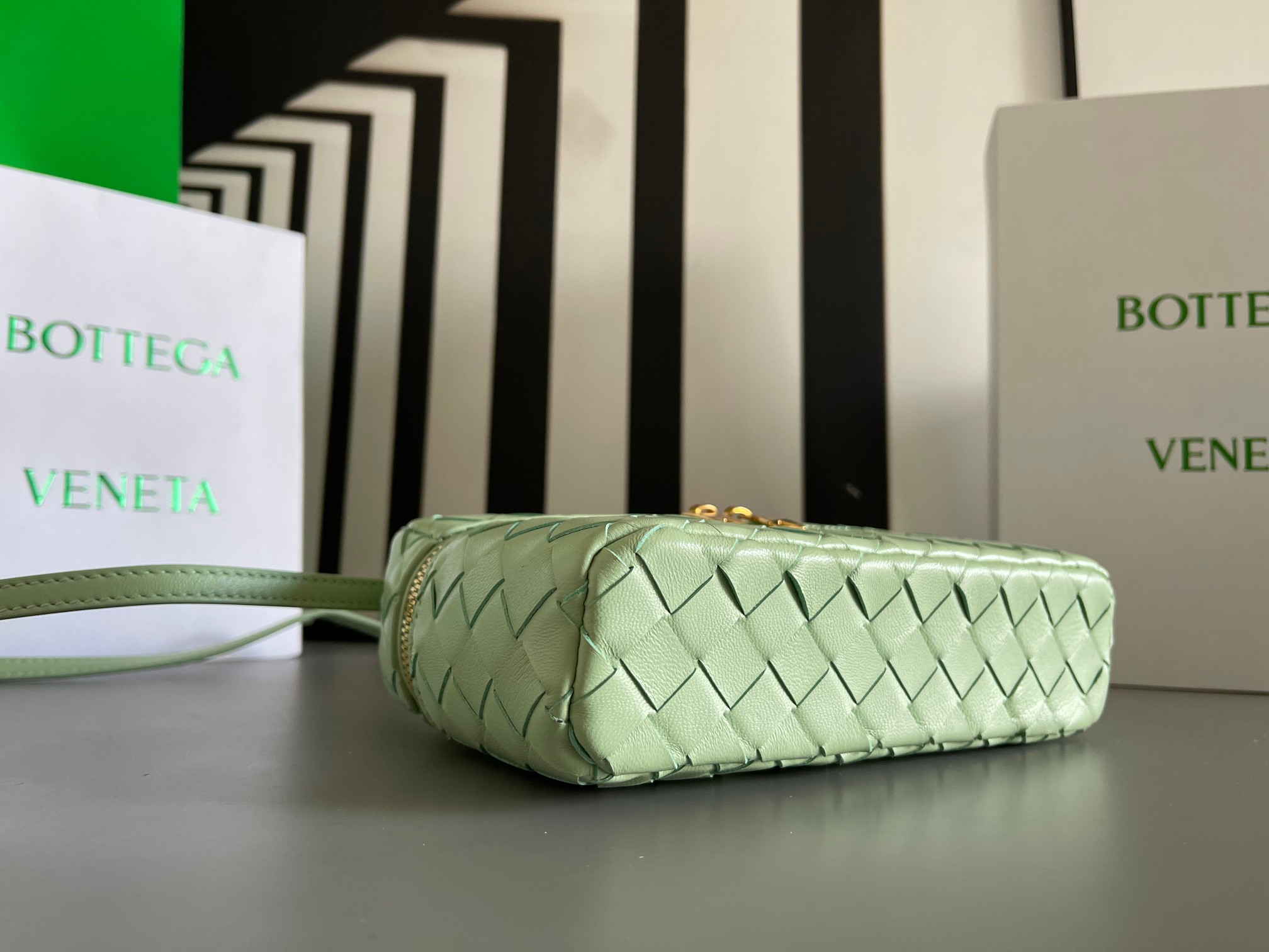 Gucci BV新款 Vanity Case 绳带化妆包 789109 采用品牌最 的牛皮编织