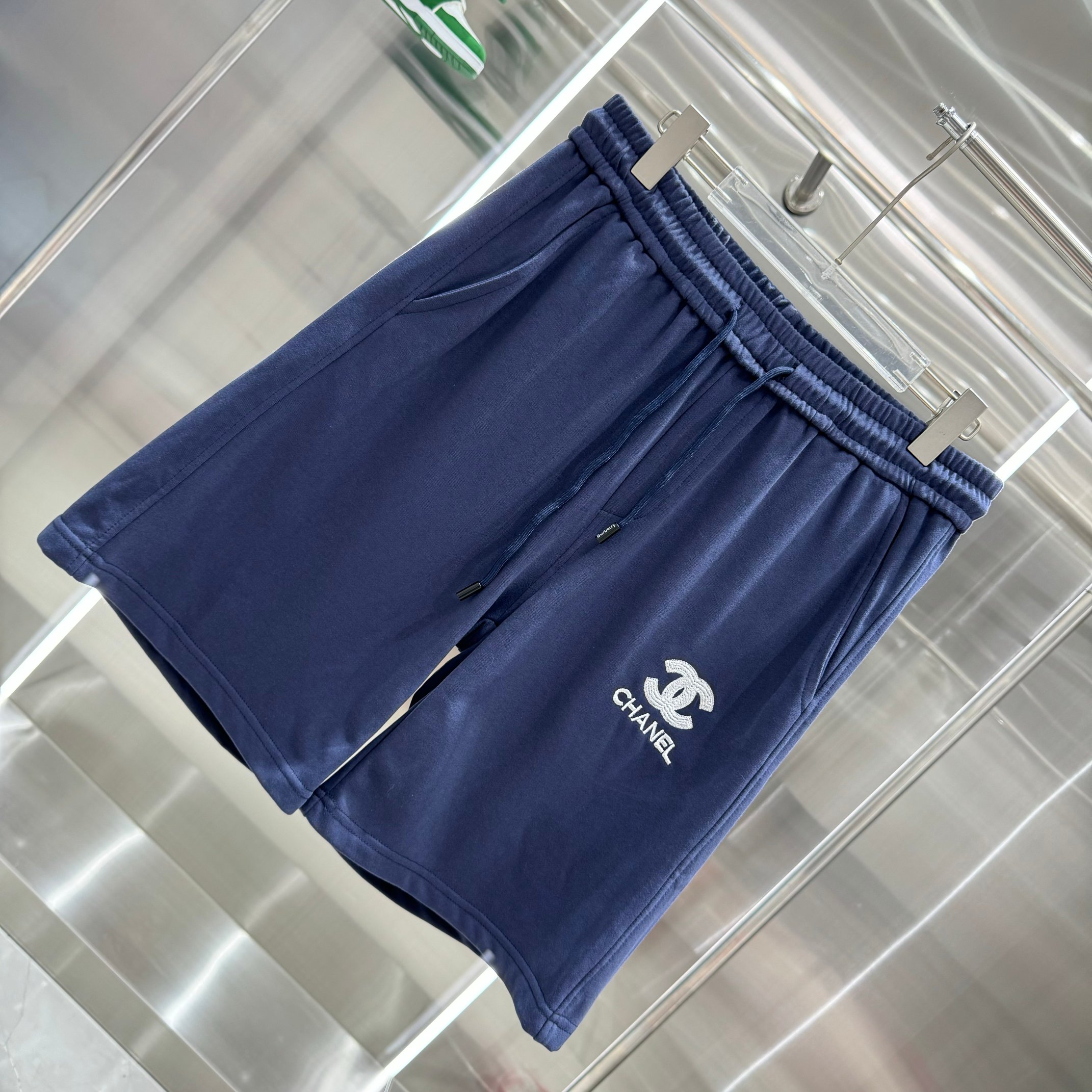 “2024s Cyan Gender-Neutral Shorts: Comfortable and Stylish in Multiple Sizes” - 图片 3