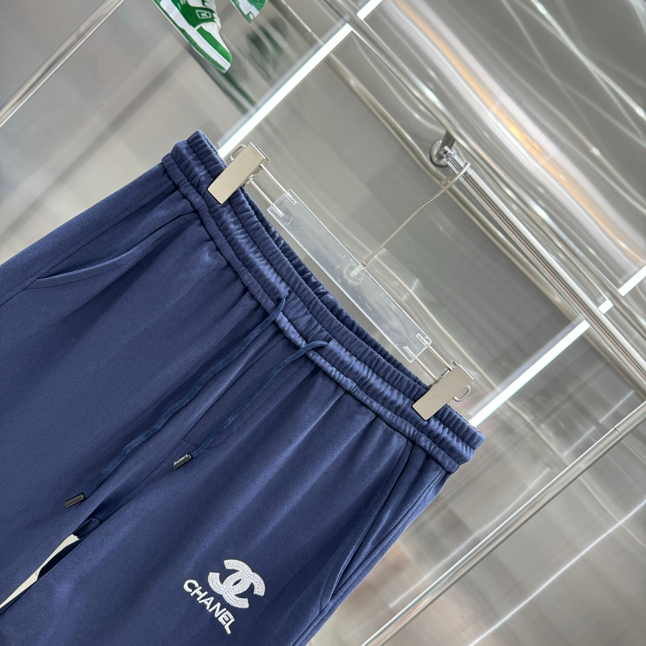 “2024s Cyan Gender-Neutral Shorts: Comfortable and Stylish in Multiple Sizes” - 图片 4
