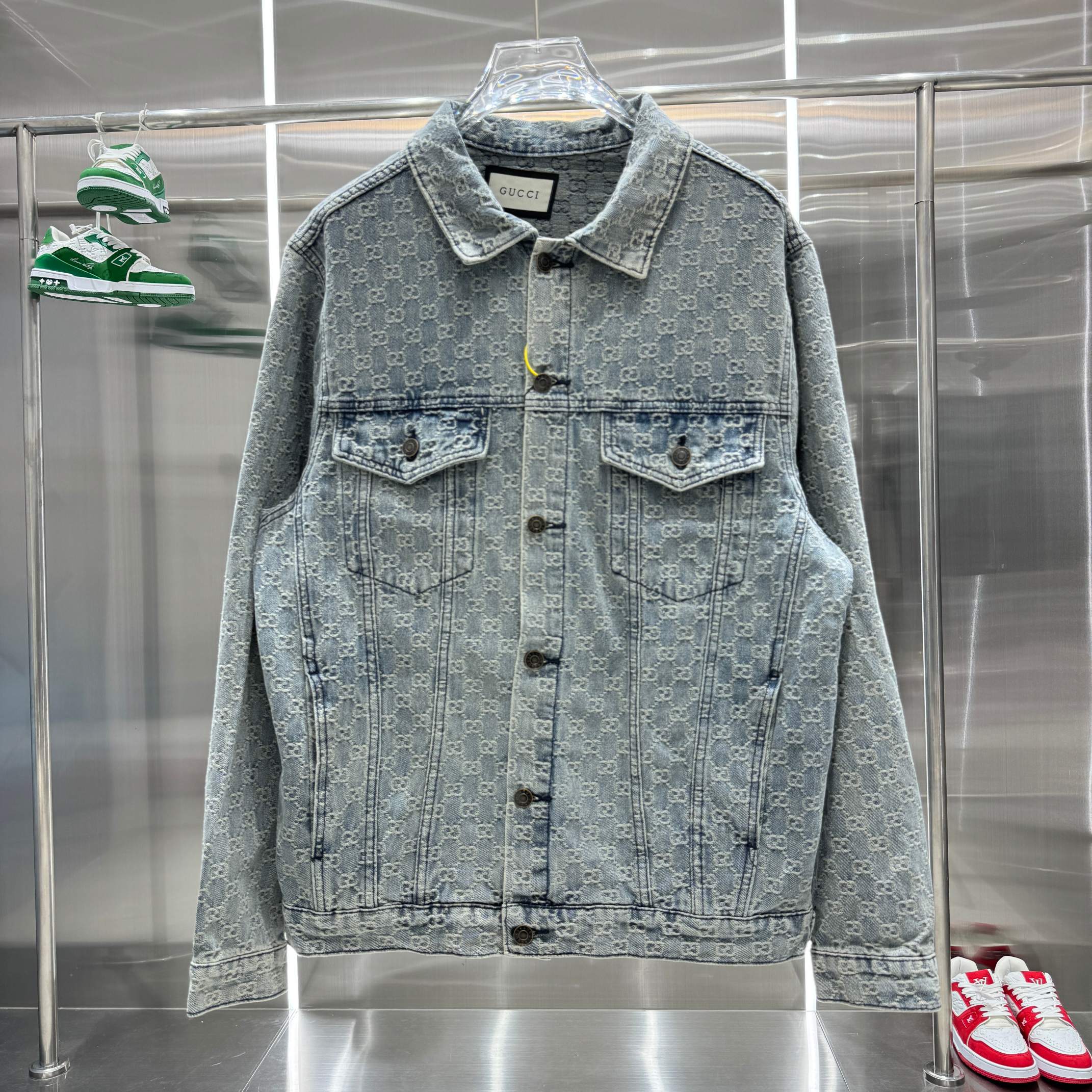 NO:125713,.Gucci classic flower denim jacket light blue and ivory white GG jacquard fabric, retro old washing, loose fittings for men and women Size M, L, XL, XXL, gucci, gucci, jackets & coats, alexander wang19860909.Gucci古驰经典款花丹宁牛仔外套 浅蓝色和象牙白色GG提花面料,复古做旧水洗,版型宽松男女同款 尺码M,L,XL,XXL,,gucci,gucci,jackets & coats,alexander wang,Men's clothing