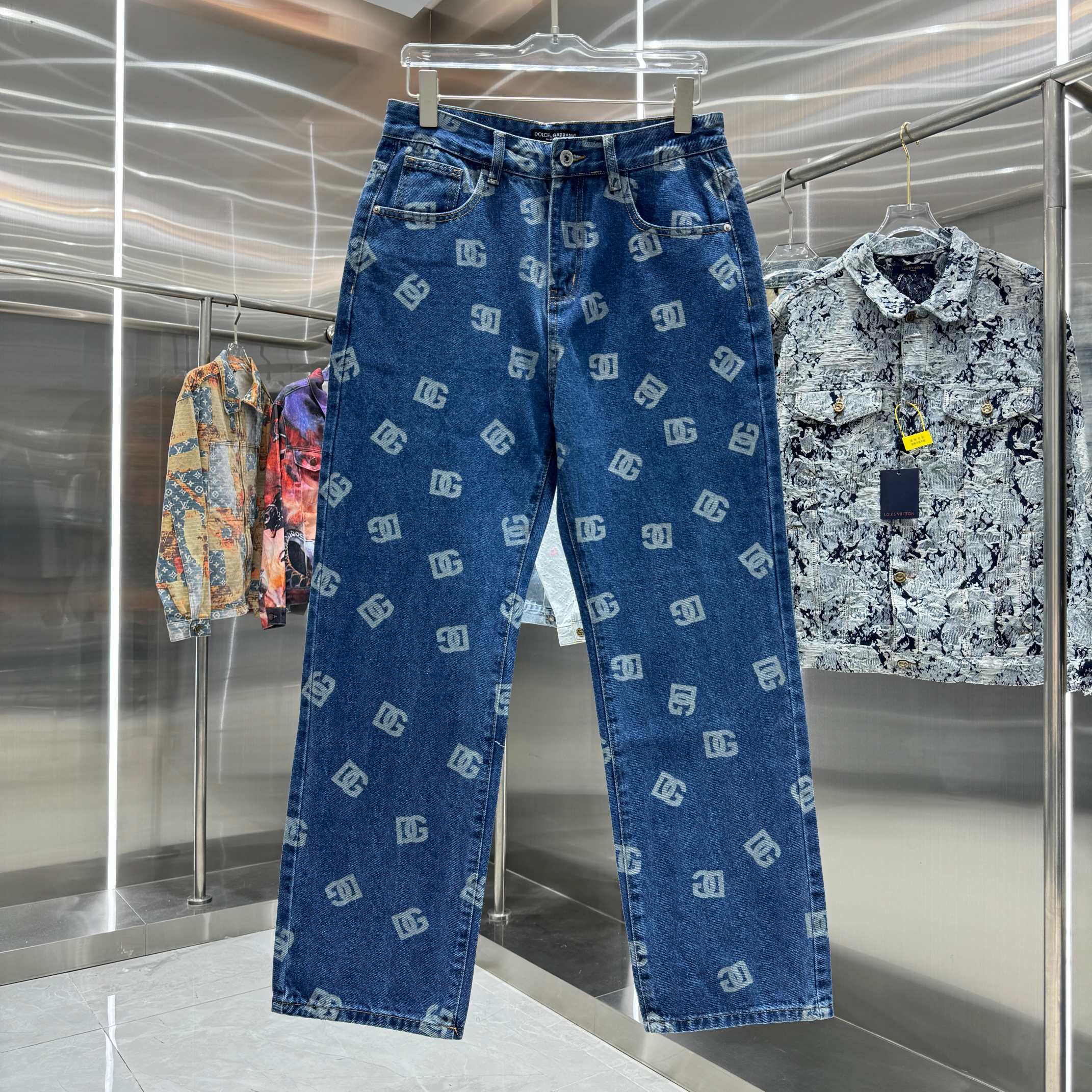 DG Dolce & Gabbana Nuevo 25, jeans con letras estampadas en todo el cuerpo! Etiqueta de piel específica más nueva, artí…