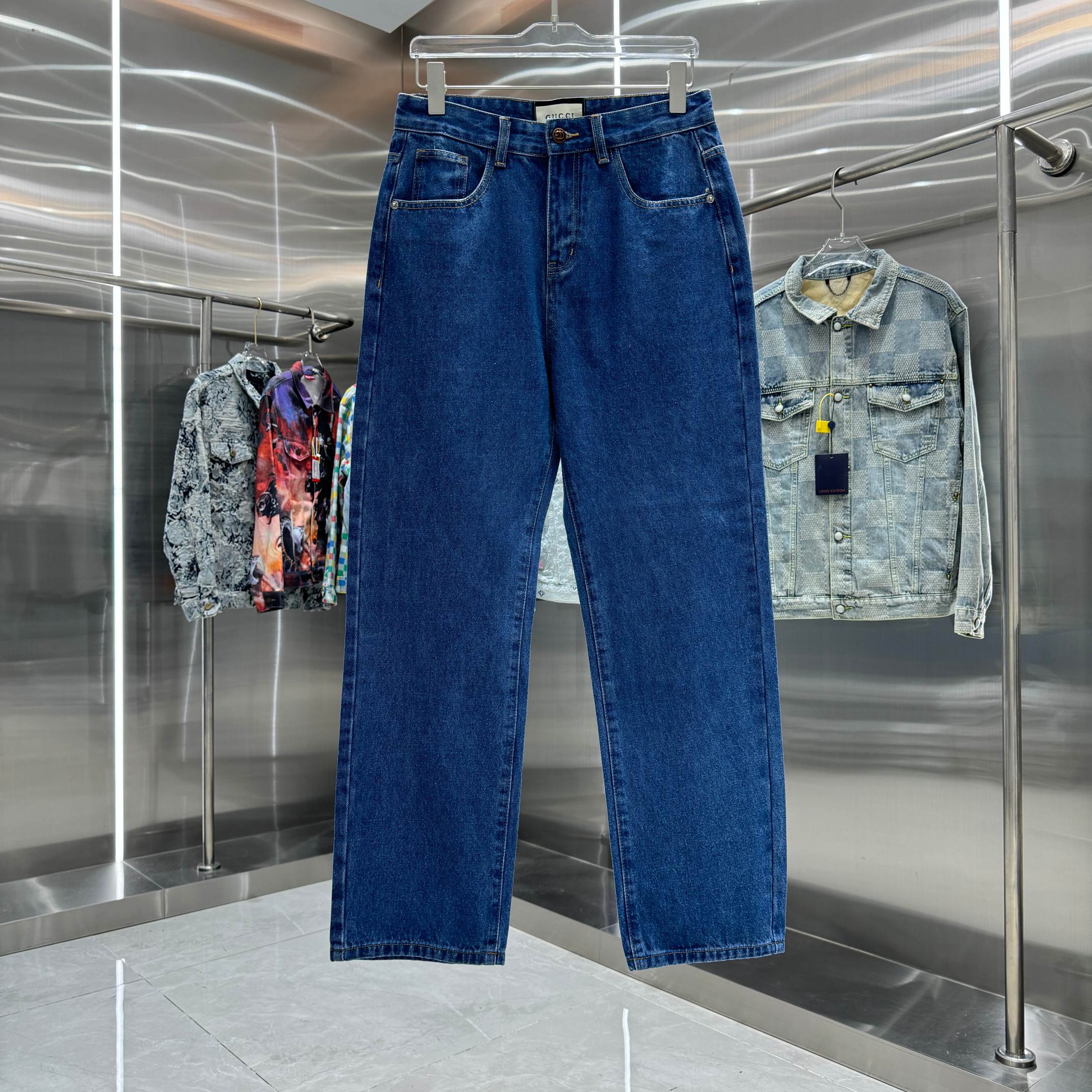 Gucci G casa nuevo 25, jeans con logo de letras en el bolsillo trasero impreso, etiqueta de cuero más reciente, artícul…
