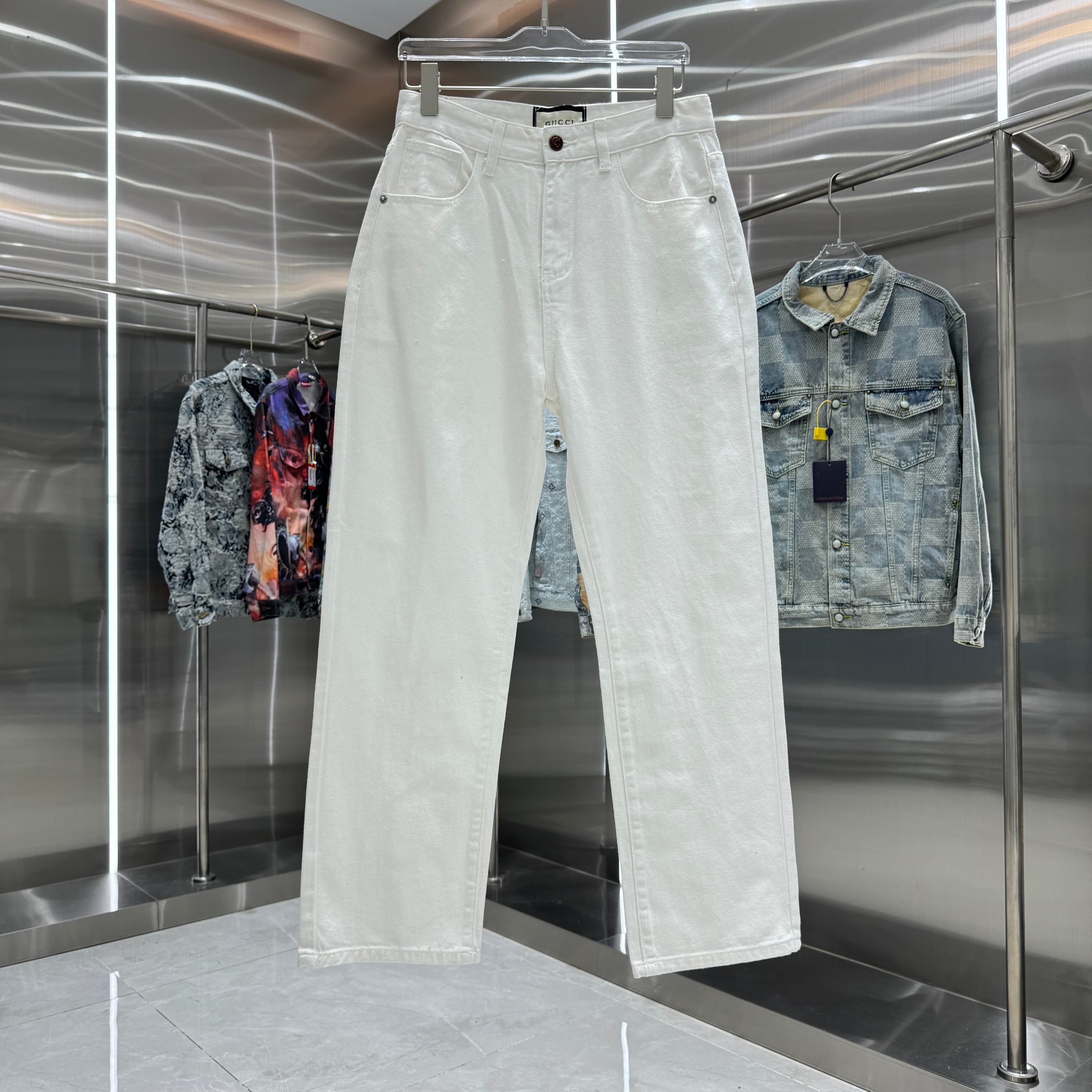 Gucci G casa nuevo 25, jeans con logo de letras en el bolsillo trasero impreso, etiqueta de cuero más reciente, artícul…