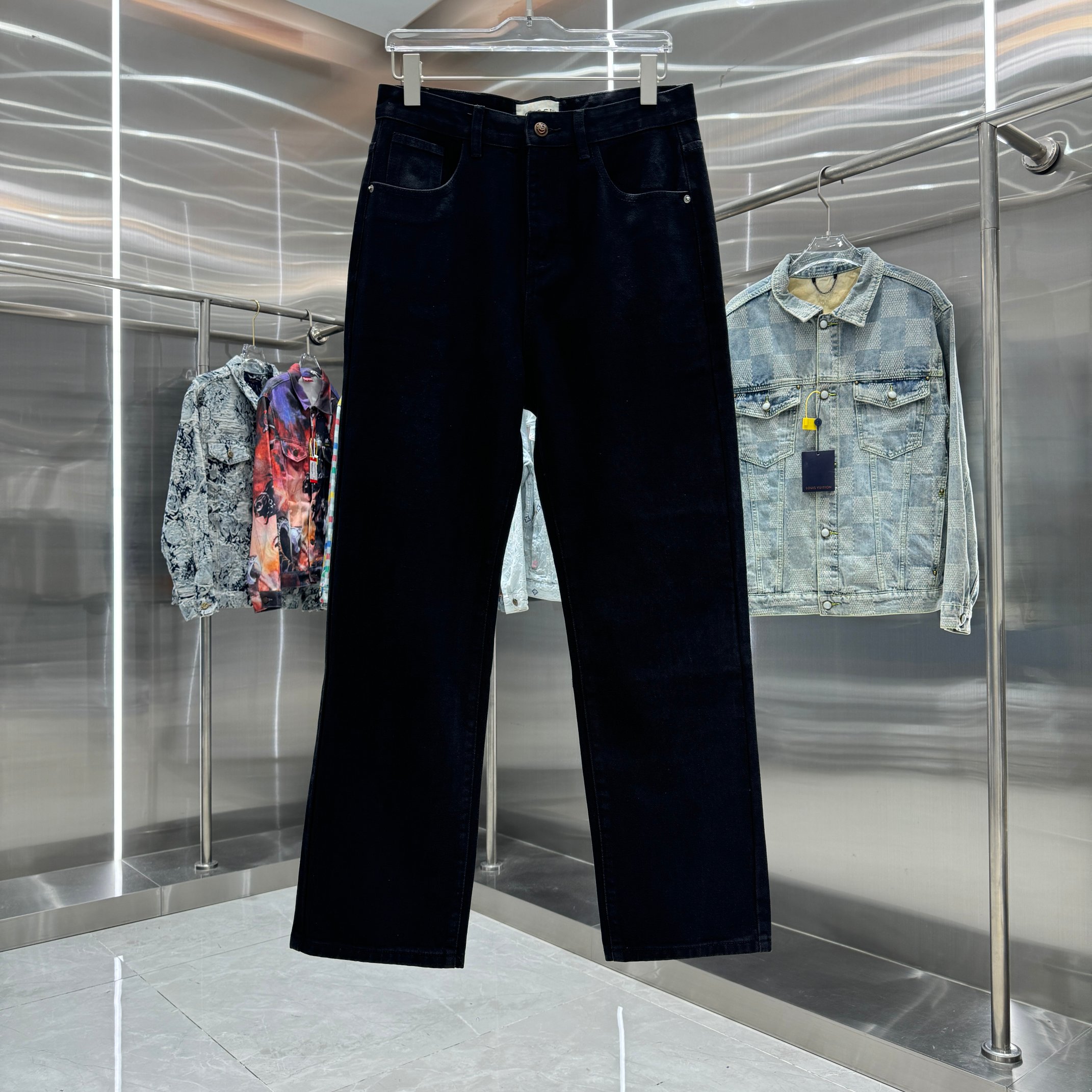 古奇 G家 25新品 后口袋字母LOGO印花牛仔裤！特定最新品牌皮标 重磅单品~私渠稀有臻品! 无论从版型 面料 五金配件的小细节,都能让你无从挑剔! 客供五金辅料 进口客供定织牛仔棉布面料,时尚又个性 超级百搭好看的一款 人手必备款 颜…