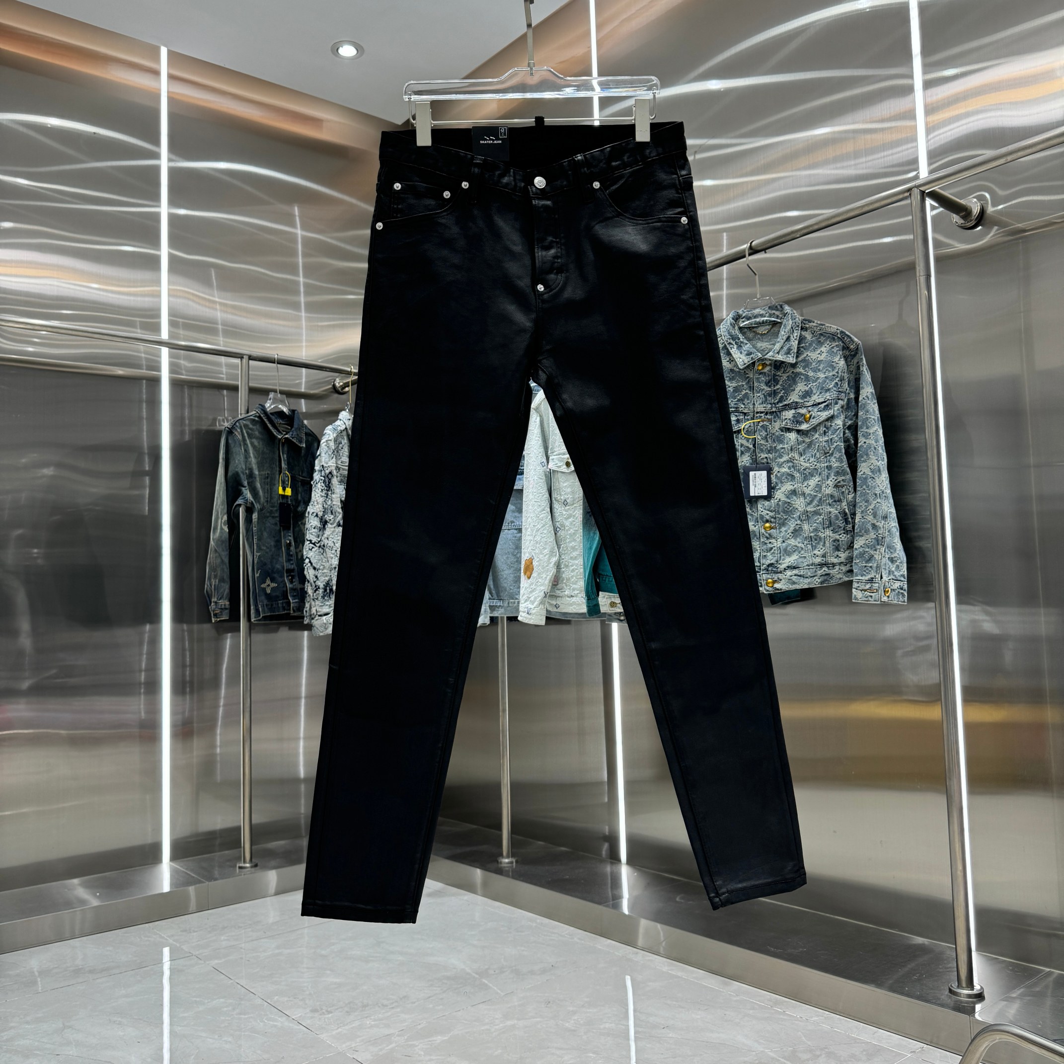 P150 DSQUARED2 vaqueros elásticos ajustados de estilo streetwear con lavado a la piedra de alta calidad, color negro, t…