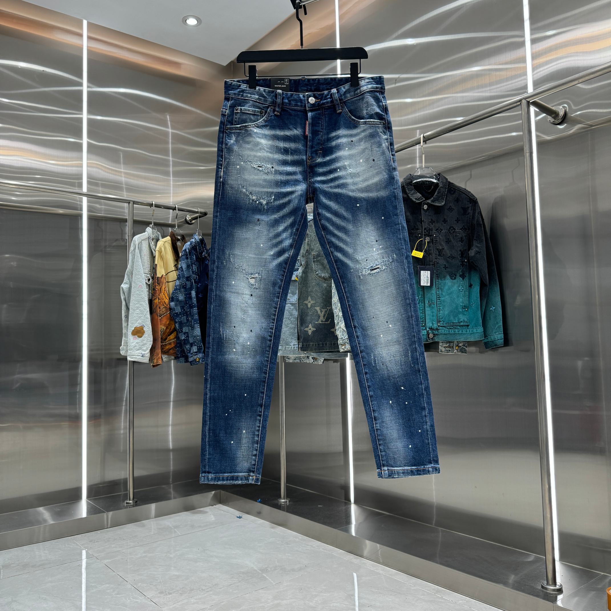 P150 DSQUARED2 Graffiti, rotos, proceso de lavado, estilo urbano de moda, ajustado, pierna pequeña, jeans elásticos, co…
