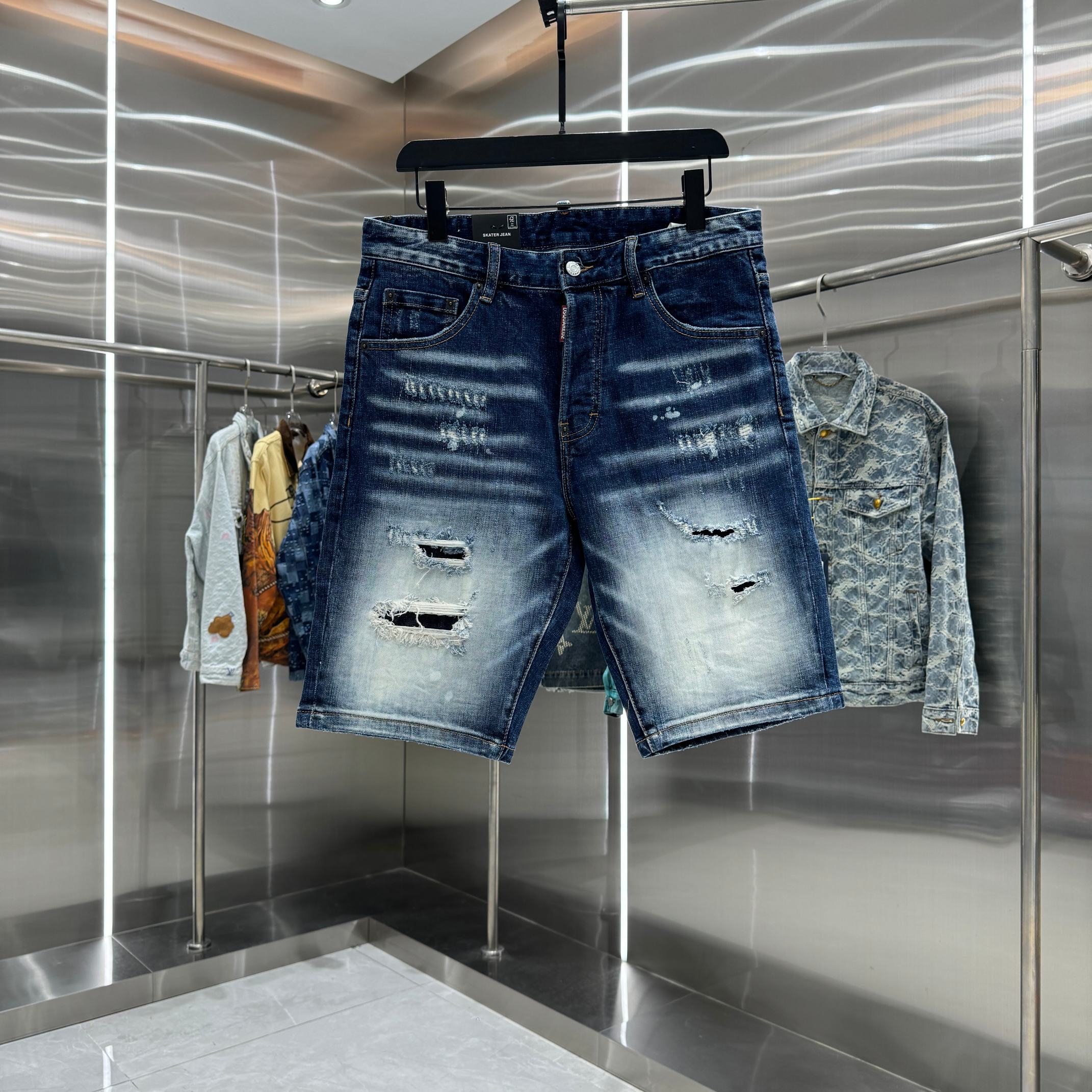 P135 DSQUARED2 Graffiti, rotos, proceso de lavado, estilo urbano de moda, ajustado, elásticos, shorts de mezclilla, col…