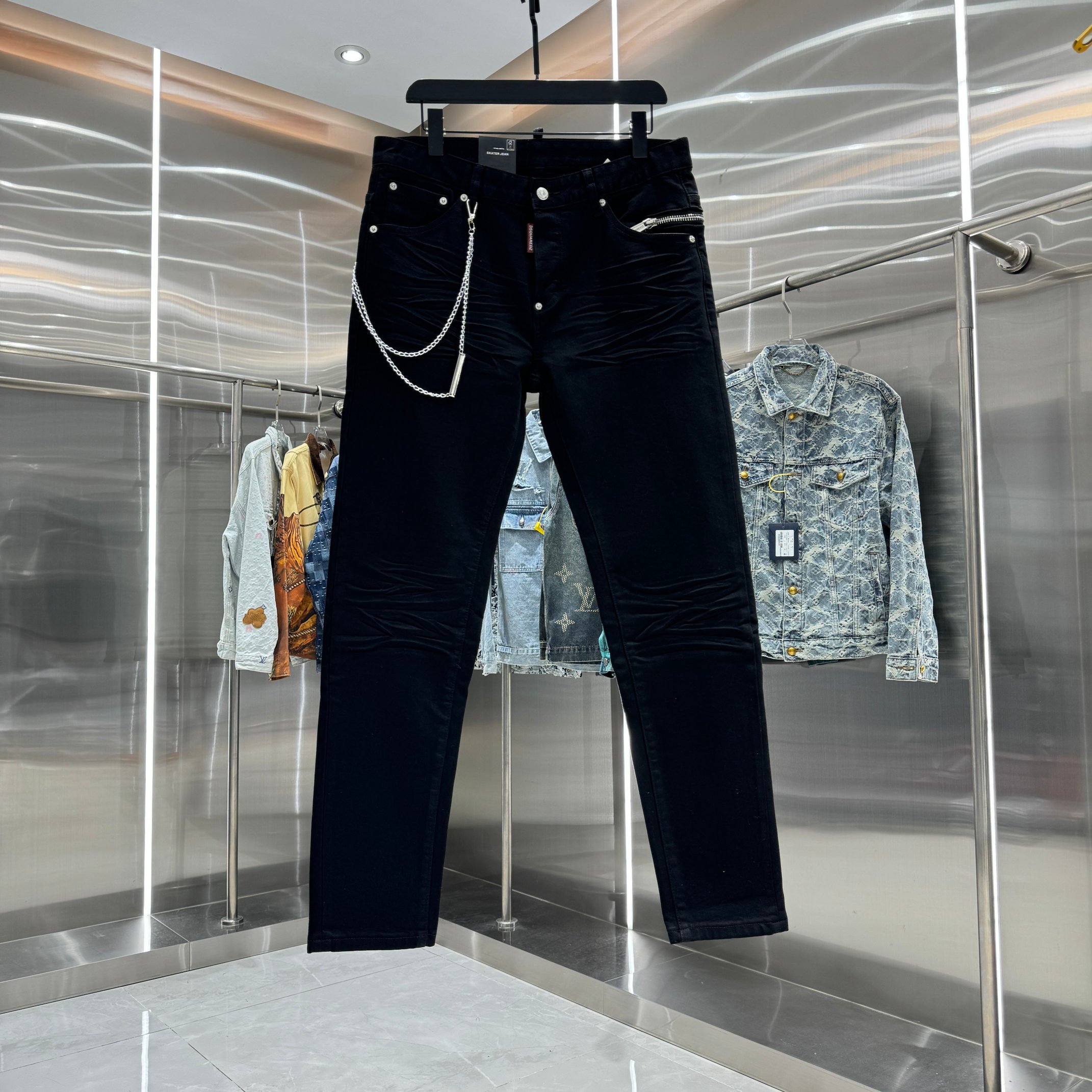 P150 DSQUARED2 Cadena decorativa colgante, proceso de lavado pesado, estilo urbano de moda, ajustado, pierna pequeña, j…