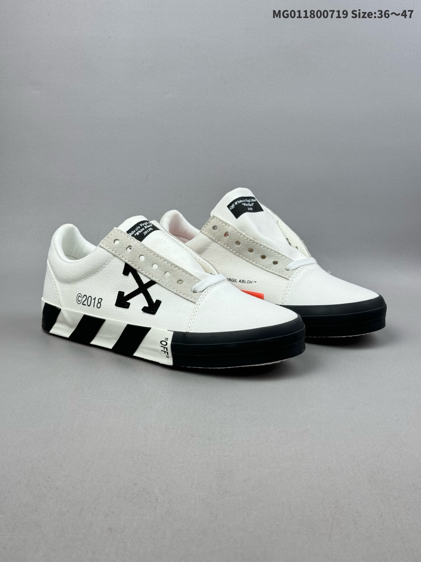 💰180(36-47)
Off-White Vulcanised Low Top "Black" OW 箭头 低帮 白色 硫化低邦帆布板鞋 Off-White近日才发布其春夏新款鞋履。此番带来的是一系列"Off-Court "运动鞋,其中除了基础的黑、白色Vulc Low-Top还有一双充满街头韵味的棋盘格元素,亮点其实在鞋内侧的橙色瓶贴以及鞋带头的橙色细节处理。该品牌标志性的箭头标志,防盗扣和鞋带的设计以及鞋后跟的字样也极具"THE TEN"系列的影子。
货号:AG5U16N161N121
尺码:36 37 38 39 40 41 42 43 44 45 46 47
ID:MG011800719 Size:36~47