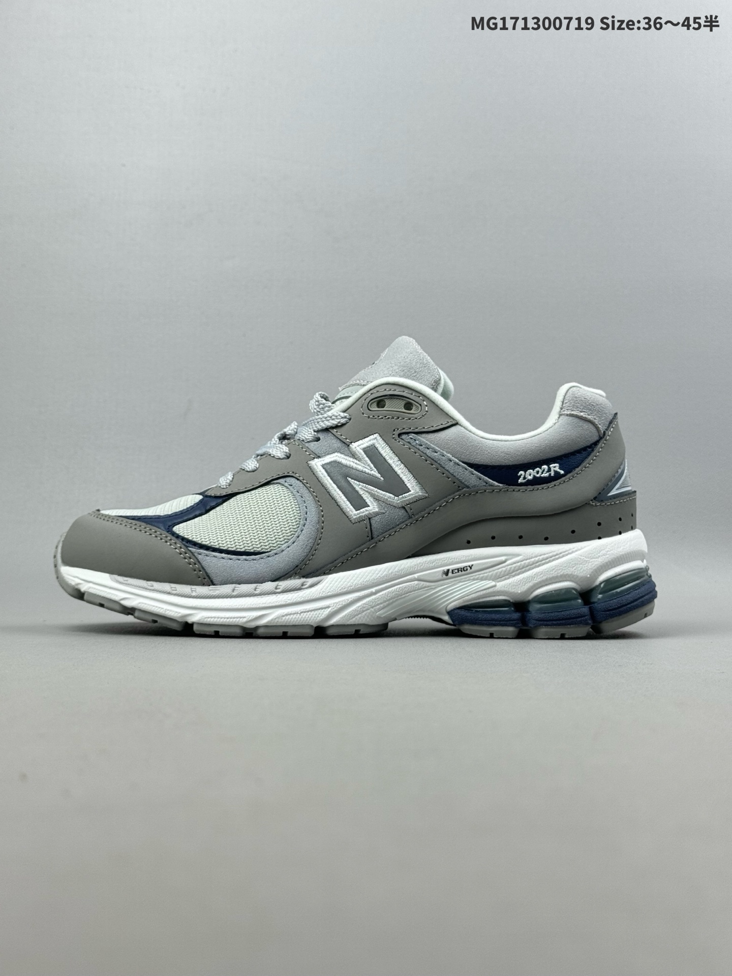 💰130（36-45半）新百伦NB2002RAW New Balanc系列 高端美产复古休闲跑步鞋 采用台产猪巴革及透气网眼材质 原装6层组合底模精密开发 搭载全新碳素中底 后跟透明TPU水晶装饰条稳固货号：M2002RTH 尺码:36 37 38 38.5 39 40 40.5 41.5 42 42.5 43 44 45 ID:MG171300719 Size:36～45半