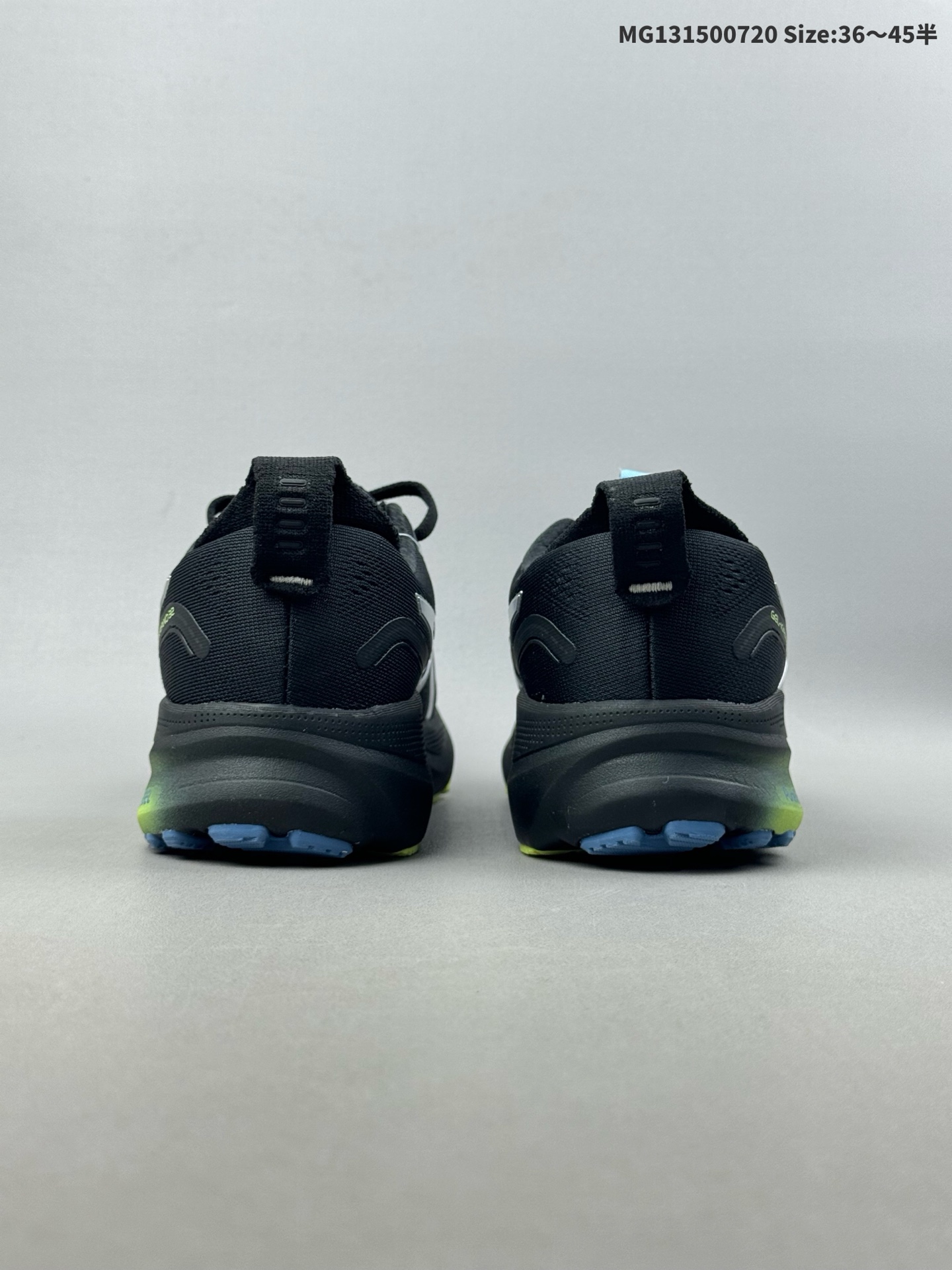 💰150（36-45半）Asics GEL-KAYANO 32 LUXE 时尚舒适 低帮跑步鞋ASICS (亚瑟士)是日本实业家鬼冢喜八郎创立的跑鞋运动品牌，名字想法源自著名的拉丁谚语“AnimaSana In Corpore Sano”，意为“健全的精神寓于强健的体魄”。正如其名字的含义，ASICS亚瑟士一直坚信保持身体的健康与活力是打造健康快乐的生活方式的最佳途径。亚瑟士的跑鞋、篮球鞋等系列集专业与美貌于一身，拥有极高的热度。2016年，ASICS在“2016年日本最佳全球品牌”排行榜名列第17名。货号：1012B904-001 尺码：36 37 37.5 38 38.5 39.5 40 40.5 41.5 42 42.5 43.5 44 45ID:MG131500720 Size:36～45半