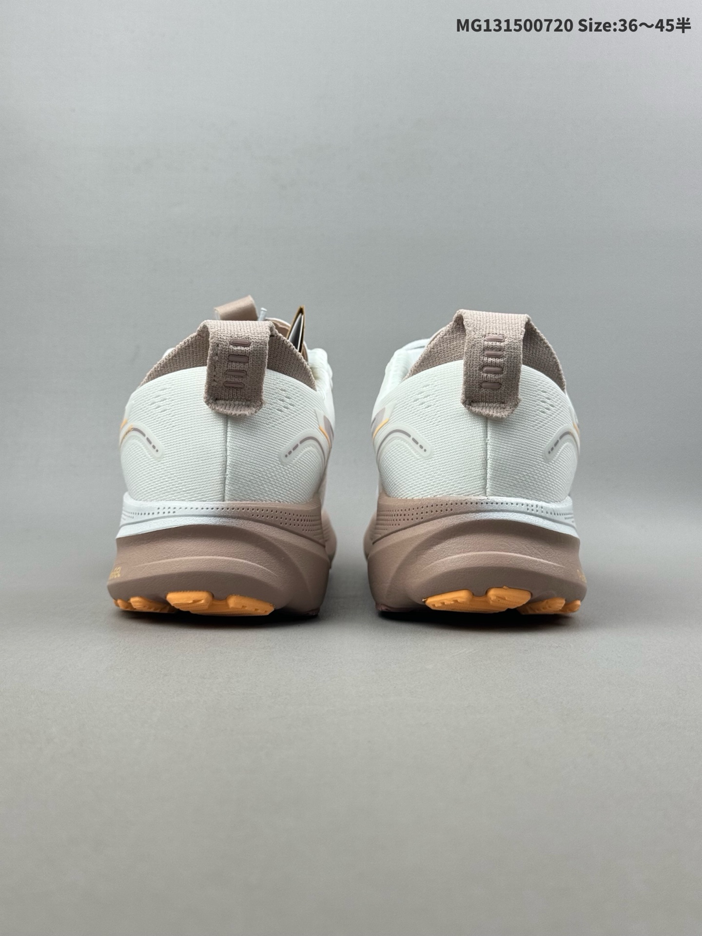 💰150（36-45半）Asics GEL-KAYANO 32 LUXE 时尚舒适 低帮跑步鞋ASICS (亚瑟士)是日本实业家鬼冢喜八郎创立的跑鞋运动品牌，名字想法源自著名的拉丁谚语“AnimaSana In Corpore Sano”，意为“健全的精神寓于强健的体魄”。正如其名字的含义，ASICS亚瑟士一直坚信保持身体的健康与活力是打造健康快乐的生活方式的最佳途径。亚瑟士的跑鞋、篮球鞋等系列集专业与美貌于一身，拥有极高的热度。2016年，ASICS在“2016年日本最佳全球品牌”排行榜名列第17名。货号：1012B838-101 尺码：36 37 37.5 38 38.5 39.5 40 40.5 41.5 42 42.5 43.5 44 45ID:MG131500720 Size:36～45半