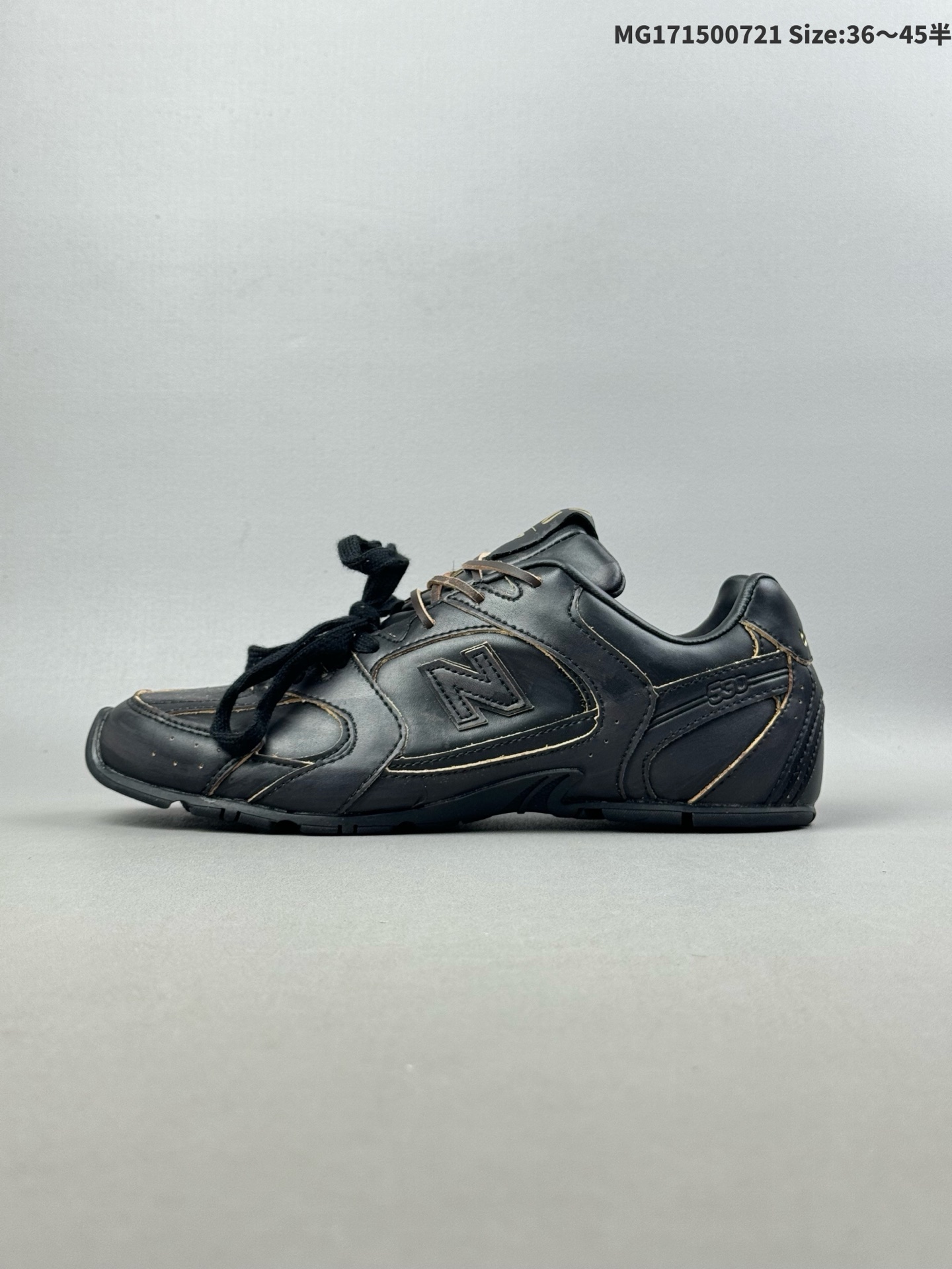 💰150（36-45半） ✅MiuMiu x New Balance 530 SL系列新百伦 缪缪 低帮经典复古休闲运动慢跑鞋 美拉德配色打造全新跨界合作 该运动鞋采用解构和轻盈的设计 带点彷旧日的布料包覆着 New Balance 530的轮廓 刻意磨损 不均匀的皮革色调 让波鞋多了不同的个性 这款联名鞋款配有双鞋带设计 营造出随性系起的感觉 尺码:36 37 37.5 38 38.5 39.5 40 40.5 41.5 42 42.5 43 44 45 ID:MG171500721 Size:36～45半