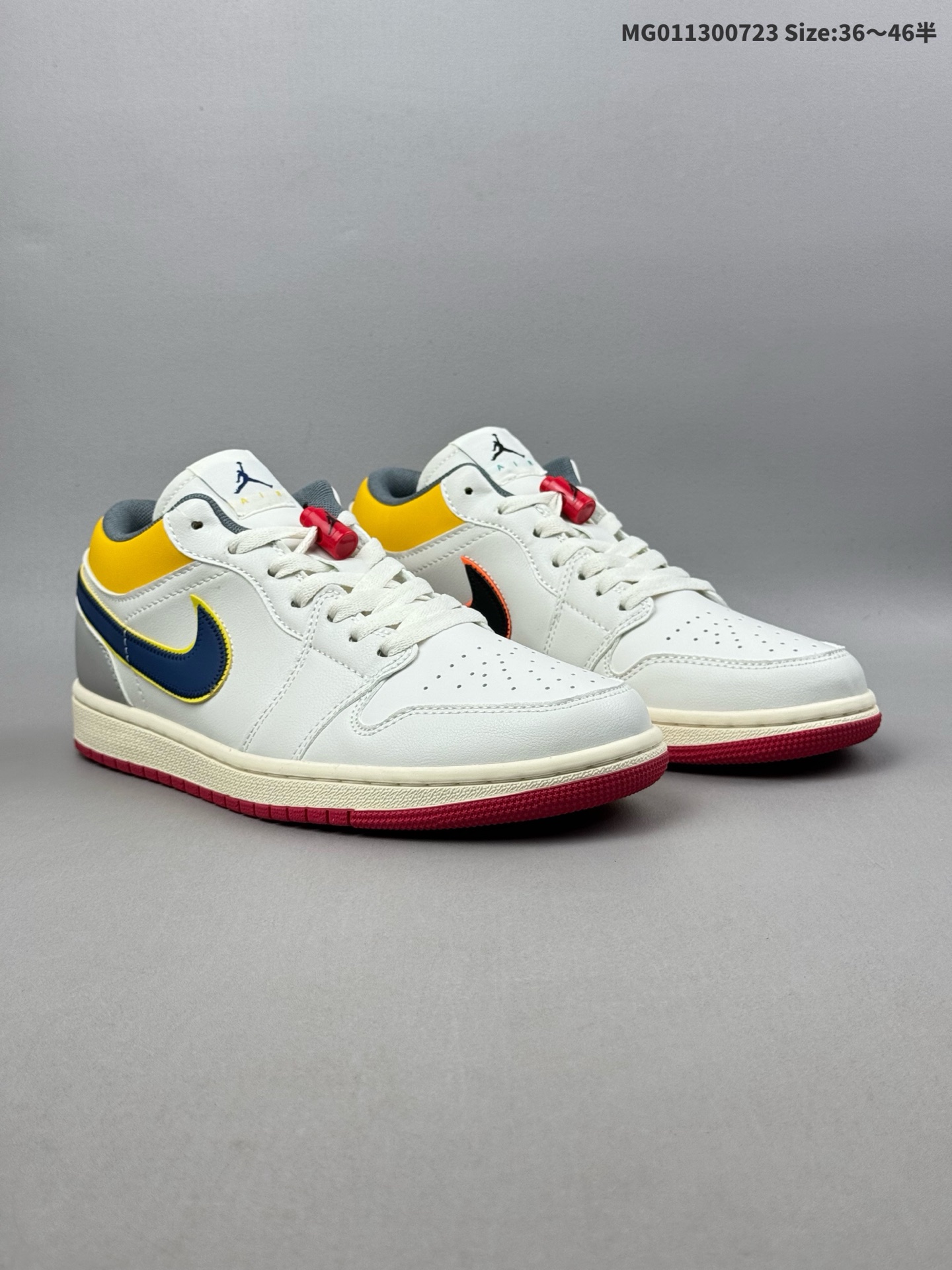 💰130(36-46半) Air Jordan 1 Low "Premium" 低帮 帆白四色鸳鸯勾 AJ1 乔丹1代 aj1 乔1 低邦 帆布鸳鸯 乔丹篮球鞋系列 本次以"Premium"高级版本呈现,鞋身整体以帆白色为主,搭配帆白色框架覆盖层,最吸引人的是鞋身四个Swoosbh Logo分别以黑橙、黑白、黑绿、黄蓝四个颜色点缀,加之双侧皮革的立体营造,视觉层次更加鲜亮丰富。鞋舌上Jumpman Logo也以鸳鸯呈现,分别使用蓝色、黑色点缀,后跟则采用金黄色、灰色妆点,后跟Wings Logo以金色刺绣呈现,同时加入Air Jordan 6独有的弹力鞋带扣设计,最后以帆白色中底搭配红色橡胶外底完善整体设计收尾。 货号:HV4511-133 尺码:36 36.5 37.5 38 38.5 39 40 40.5 41 42 42.5 43 44 44.5 45 46 ID:MG011300723 Size:36~46半