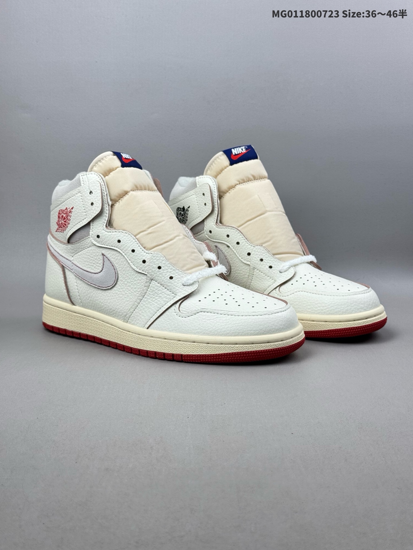 (36-46半) Air Jordan 1 High OG Rare Air "Cinnabar" 高帮 朱砂红 AJ1 乔丹1代 aj1 乔1 高邦 朱砂红 乔丹篮球鞋系列 将传统与现代设计融为一体,非常适合收藏家和新爱好者.鞋面采用优质皮革精心制作,展现出帆白和Lightb Boneb色调的精致组合.这些柔和的中性色调让大胆的点缀脱颖而出,尤其是突出运动鞋的朱砂红.这种充满活力的红黑色鸳鸯装饰着标志性的Wings Logo标志,追踪Swoosh Logo标志,覆盖橡胶外底,并以渐变形式出现在鞋带上,鞋舌标签以醒目的蓝色为特色并点缀红色Nike Swoosh Logo,而做旧氧化中底则为设计锦上添花,提供干净而有凝聚力的外观. 货号:DB4612-100 ID:MG011800723 半