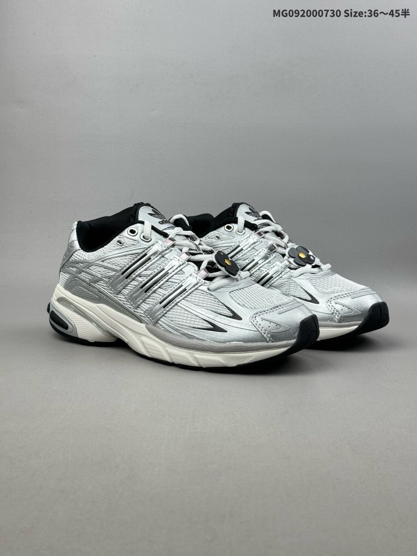 💰200（36-45半）Unheardof x  adidas originals Adistar Cushion 3 银白这款融合品牌合作与文化元素的限量款跑鞋轻便透气 休闲时尚 搭裙子也好看 日常穿也好搭配 简单不失设计感尤其是鞋子上的小花很有少女感银色的设计没有那么生硬尺码刚好鞋底硬实耐磨想入手运动鞋的可以选择这一款 很百搭比较小众货号：IH5928Size：35.5 36 36.5 37 38 38.5 39 40 40.5 41 42 42.5 43 44 45ID:MG092000730 Size:36～45半