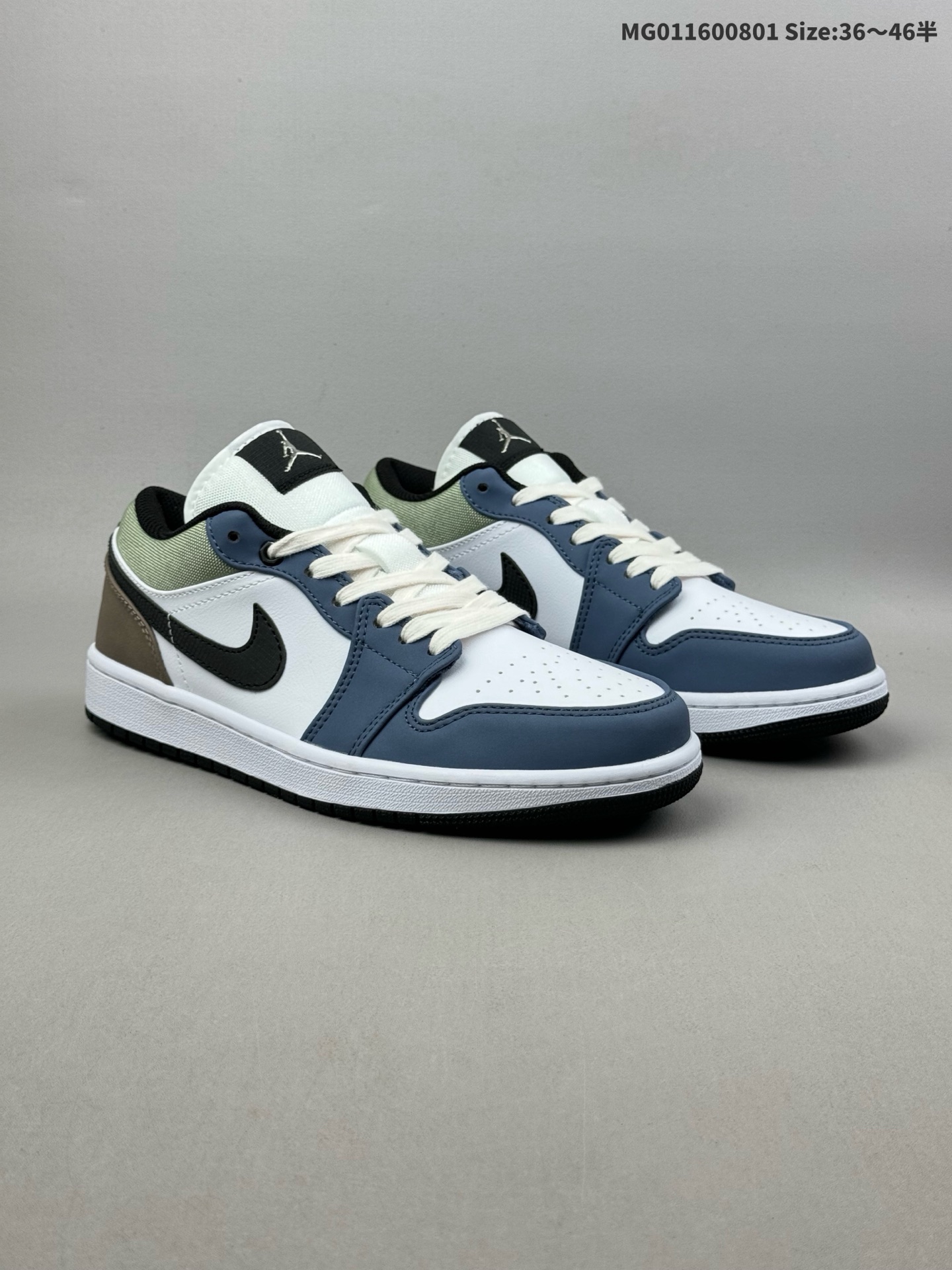 💰160（36-46半） Air Jordan 1 Low "Diffused Blue" 低帮 白蓝棕 AJ1 乔丹1代 aj1 乔1 低邦 白蓝拼接 乔丹篮球鞋系列 鞋款整体采用麂皮与皮革材质拼接质感十足，瞬间拉满复古氛围，整体有层次感，运用饱和度低的颜色，鞋身采用白色皮革打造，搭配水洗蓝框架覆盖层，鞋身两侧Swoosh Logo采用黑色格子织物点缀，鞋领处以橄榄绿帆布呈现，后跟使用棕色制作，鞋舌标签上Jumpman Logos采用金属银色点缀，低调又精致；后跟Wings Logos则以黑色压印呈现，最后以白色中底搭配黑色橡胶外底完善整体设计收尾。 货号：HV5973-101 ID:MG011600801 Size:36～46半