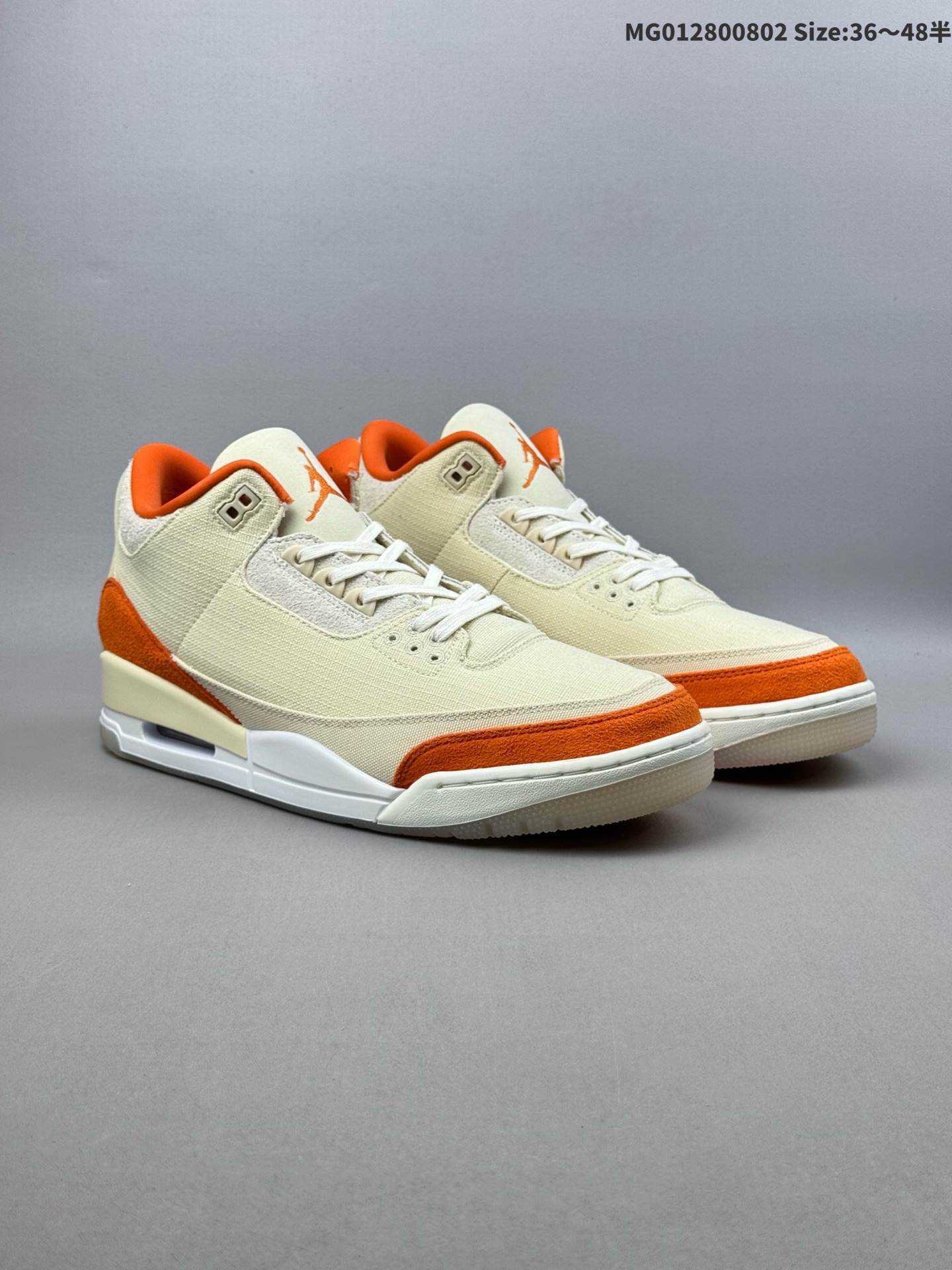💰280(36-48.5半) Air Jordan 3 Retro "TEX Fossil Starfish" 海星橙 AJ3 乔丹3代 aj3 乔3 米橙色 乔丹篮球鞋系列 鞋面采用粗粝的帆布织物,自带随性的手工质感;而化石色的蓬松麂皮点缀其间,与帆布形成细腻的材质碰撞,让整体质感更显丰富。设计亮点当属那抹亮眼的"海星橙色",从挡泥板、鞋领内衬到鞋舌、后跟Jumpman Logo标志,鲜亮色彩如同夏日里的活力信号,瞬间为鞋款注入满满元气,与热烈明快的季节氛围相得益彰。值得一提的是,此次设计舍去了标志性的大象纹印花,以橙色麂皮取代,独特的撞色反而凸显出一种清爽利落的气质。奶油色中底搭载的可见式Air Max气垫,搭配半透明外底,既保留了功能性亮点,又为整体造型画上利落句点。 货号:IH7694-200 ID:MG012800802 Size:36~48半