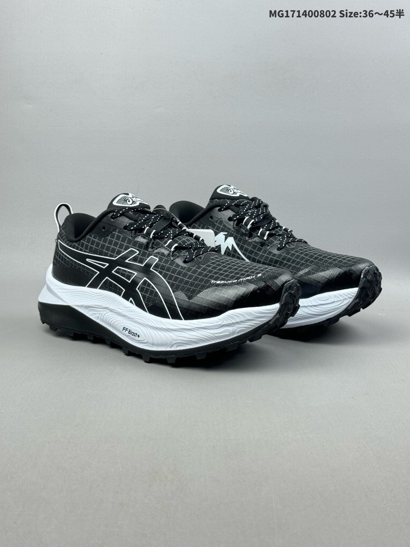 (36-45半) 公司级✅ASICS GEL-TRABUCO MAX 3 亚瑟士 网面透气 耐磨 越野跑步鞋 这双鞋的外观设计超级吸引人 简约大气 色彩搭配也很时尚 ASICS亚瑟士的独家GEL缓震科技 在跑步过程中感受到前所未有的舒适感 脚底仿佛踩在云端一般轻盈 这双鞋的抓地力也非常出色 无论是湿滑的泥泞小路还是崎岖的山路 它都能牢牢地抓住地面 货号:1011B800-021 ID:MG171400802 半