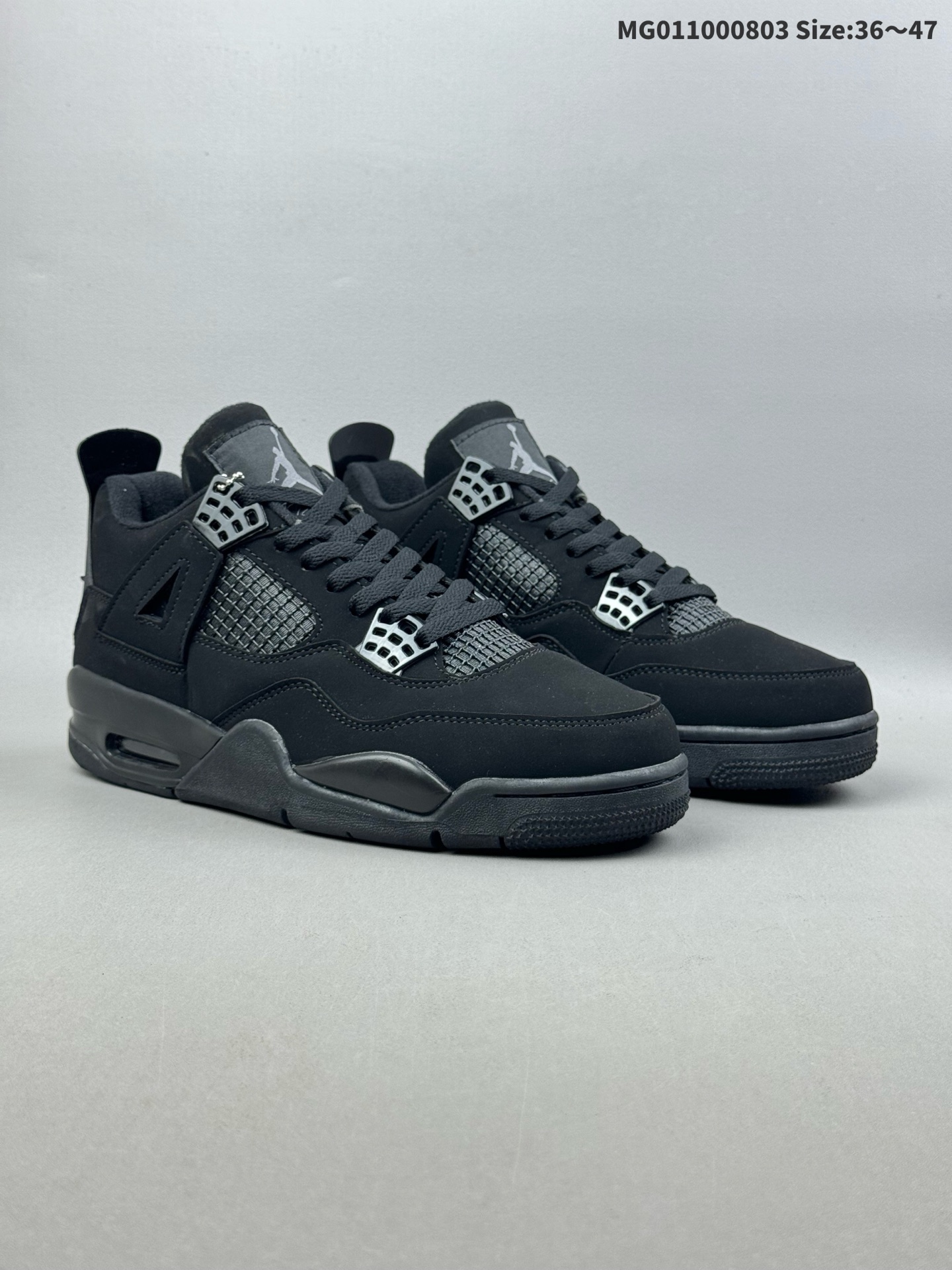 ) Air Jordan 4 Retro "Black Cat" 黑猫 AJ4 乔丹4代 aj4 乔4 黑猫 乔丹篮球鞋系列 鞋身整体采用黑色磨砂为主,辅以灰色细节点缀,呈现出经典的芝加哥配色;搭配黑色鞋带扣,简约又百搭;标志性鞋舌Jumpman Logo及Flight辅以灰色点缀,提升奢华质感;黑色的鞋带与黑色网状结构,与鞋身相呼应,十分完美;后跟Jumpman Logo以黑色呈现,最后以黑色中底搭配黑色橡胶外底及白色迷你JJumpman Logos完善整体设计收尾. 货号:CU1110-010 ID:MG011000803