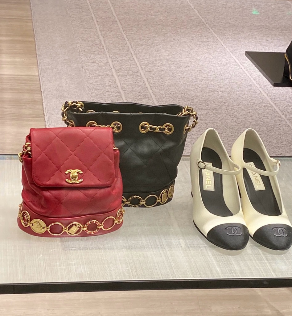 Женские туфли-марианки Chanel двухцветные