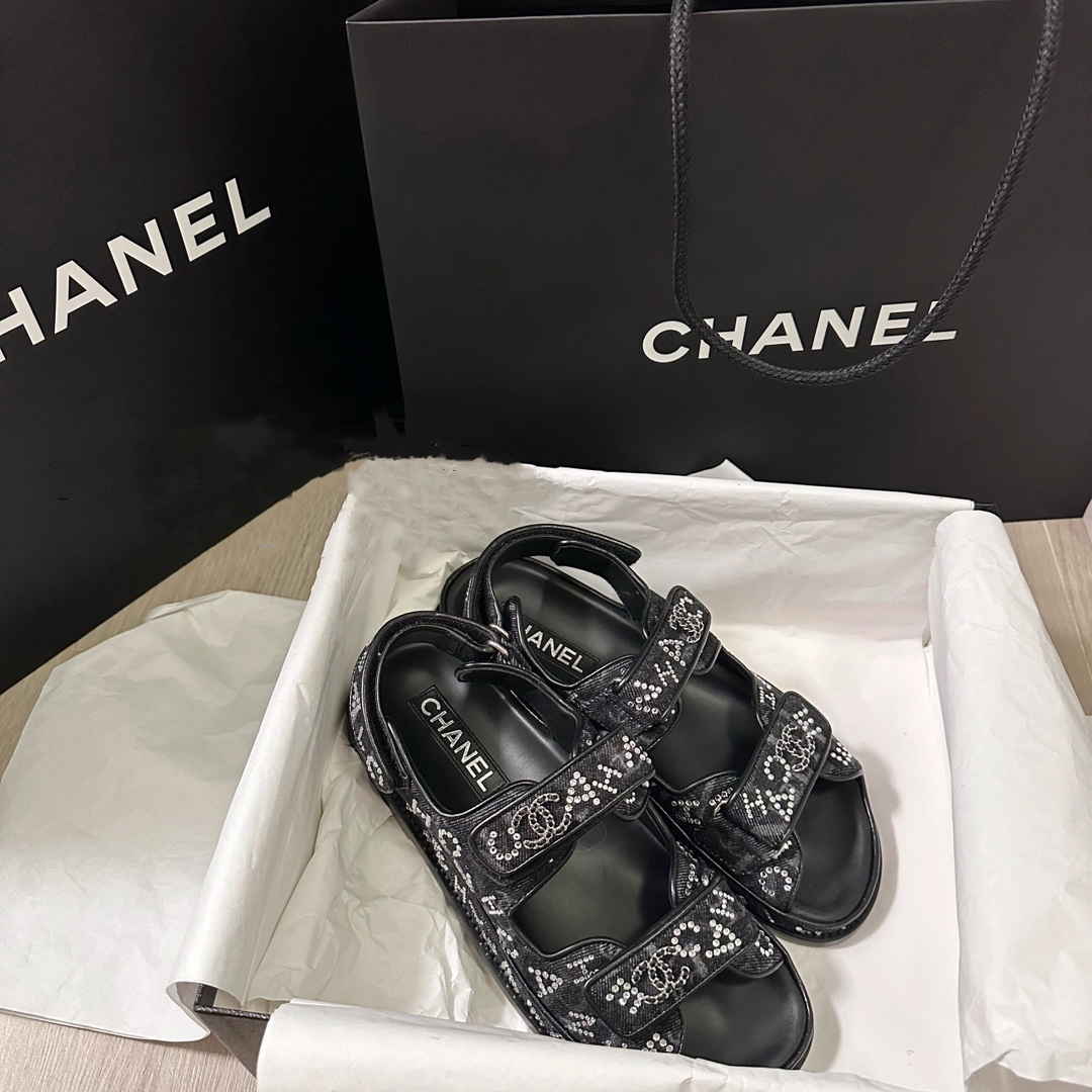 Женские сандалии Chanel со стразами