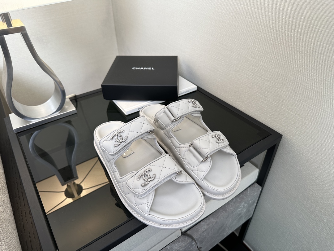 Белые босоножки Chanel