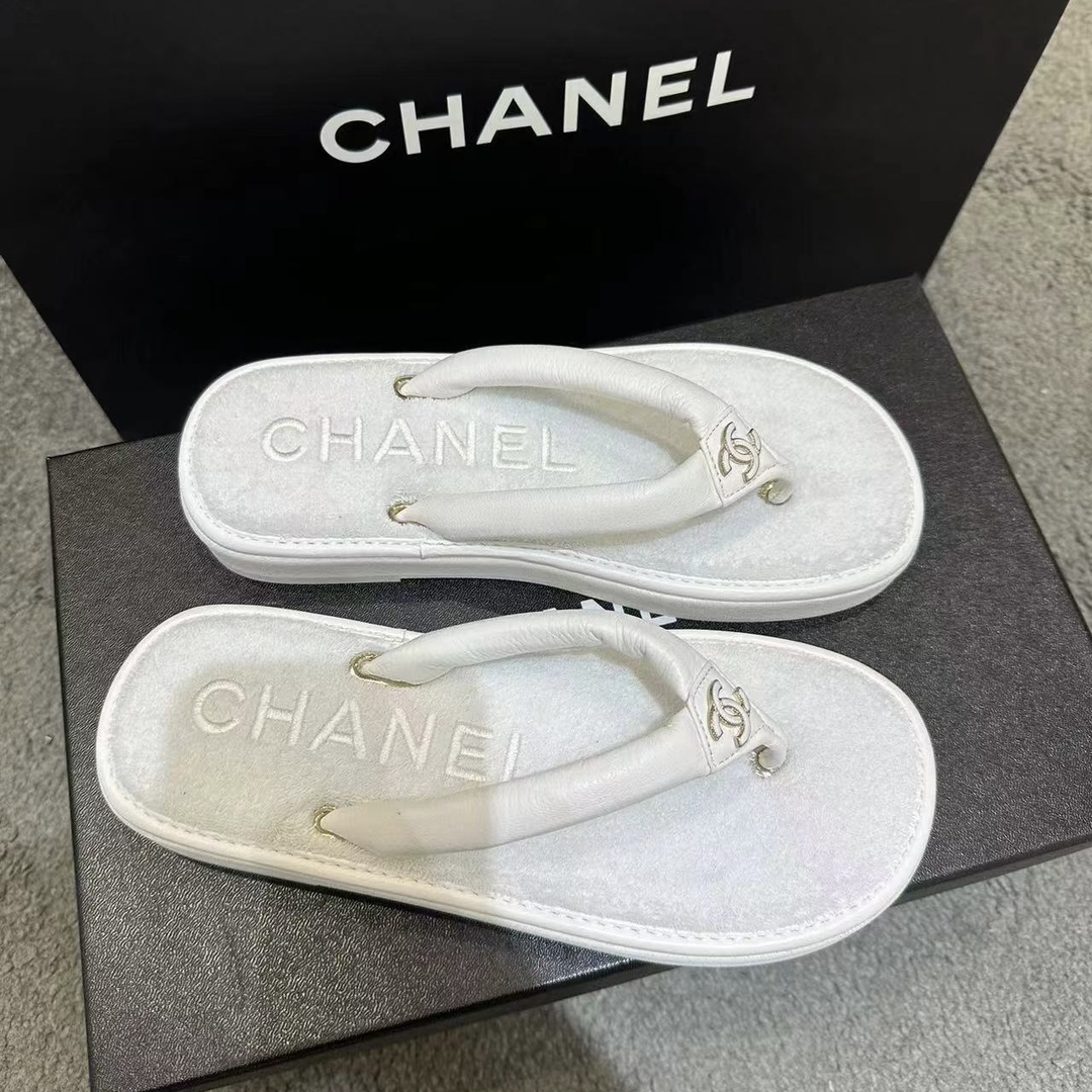 Женские шлёпанцы CHANEL