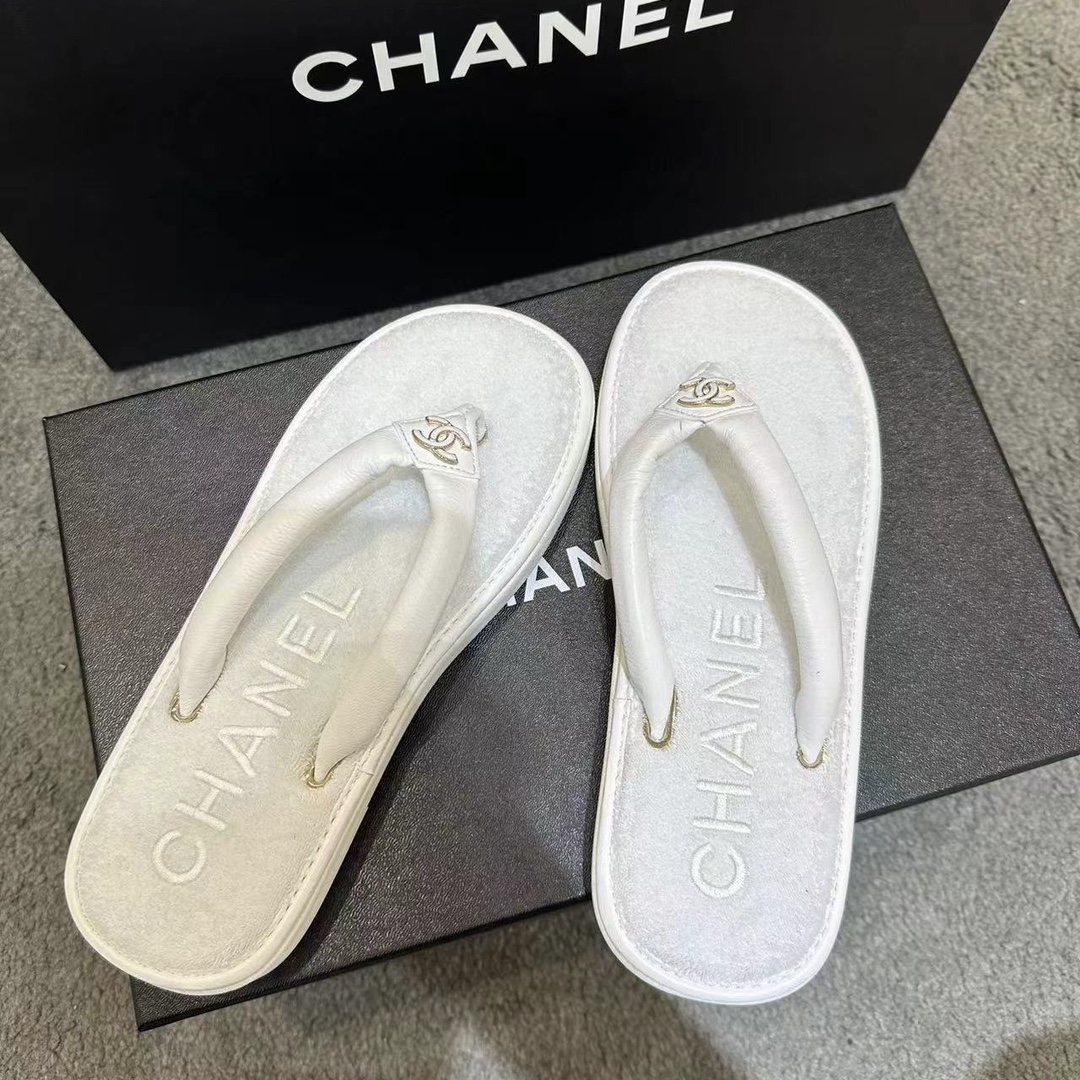 Женские шлёпанцы CHANEL