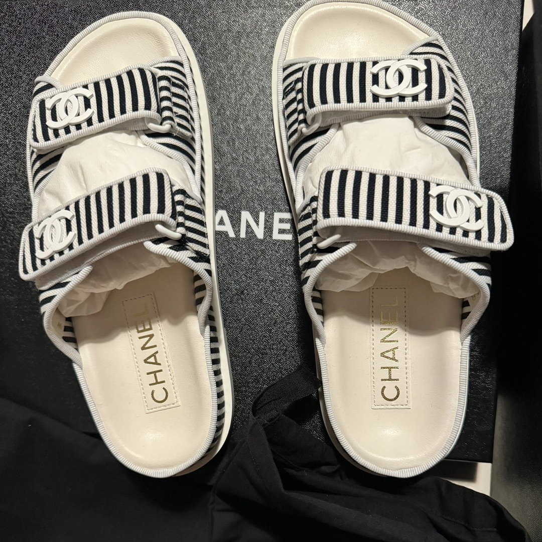 Женские сандалии Chanel с полосатым принтом