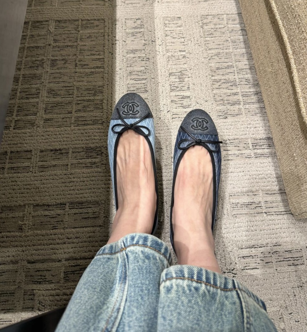 NO:238890,*Ballet counter [authentic level] version!  !  This series is now available for sale!  The counter is purchased for 8,500!  !  !  Original genuine denim, full-layer leather sole, full-network counters can be verified quality, support inspection level, the only product on the market, accepts counter comparison, no-precision return and exchange, supports no-reason return and exchange. Official catalog Number of codes 35-40, all equipped with genuine Italian packaging, ballet shoes, Leather soles19860909*芭蕾 专柜【正品级】版本！！ 本系列现已登陆发售！ 专柜以8500购入！！！原厂正品牛仔,全层真皮大底,全网专柜可鉴定品质,支持验货级别,市面上唯一对版货品,接受专柜对比,不对版无理由退换货.支持无理由退换货. 官方目录 码数35-40 均配意大利正品包装,芭蕾舞鞋,Leather soles,Women's Shoes