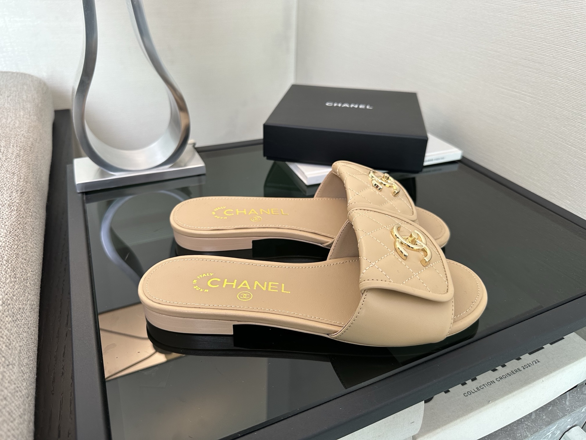 Шлепанцы женские бежевые Chanel