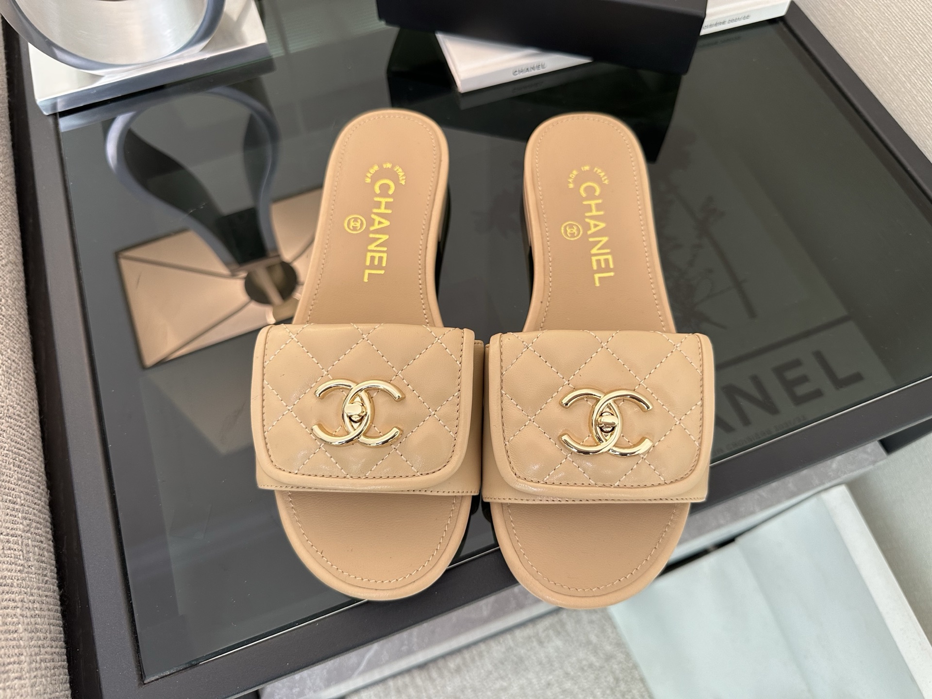 Шлепанцы женские бежевые Chanel