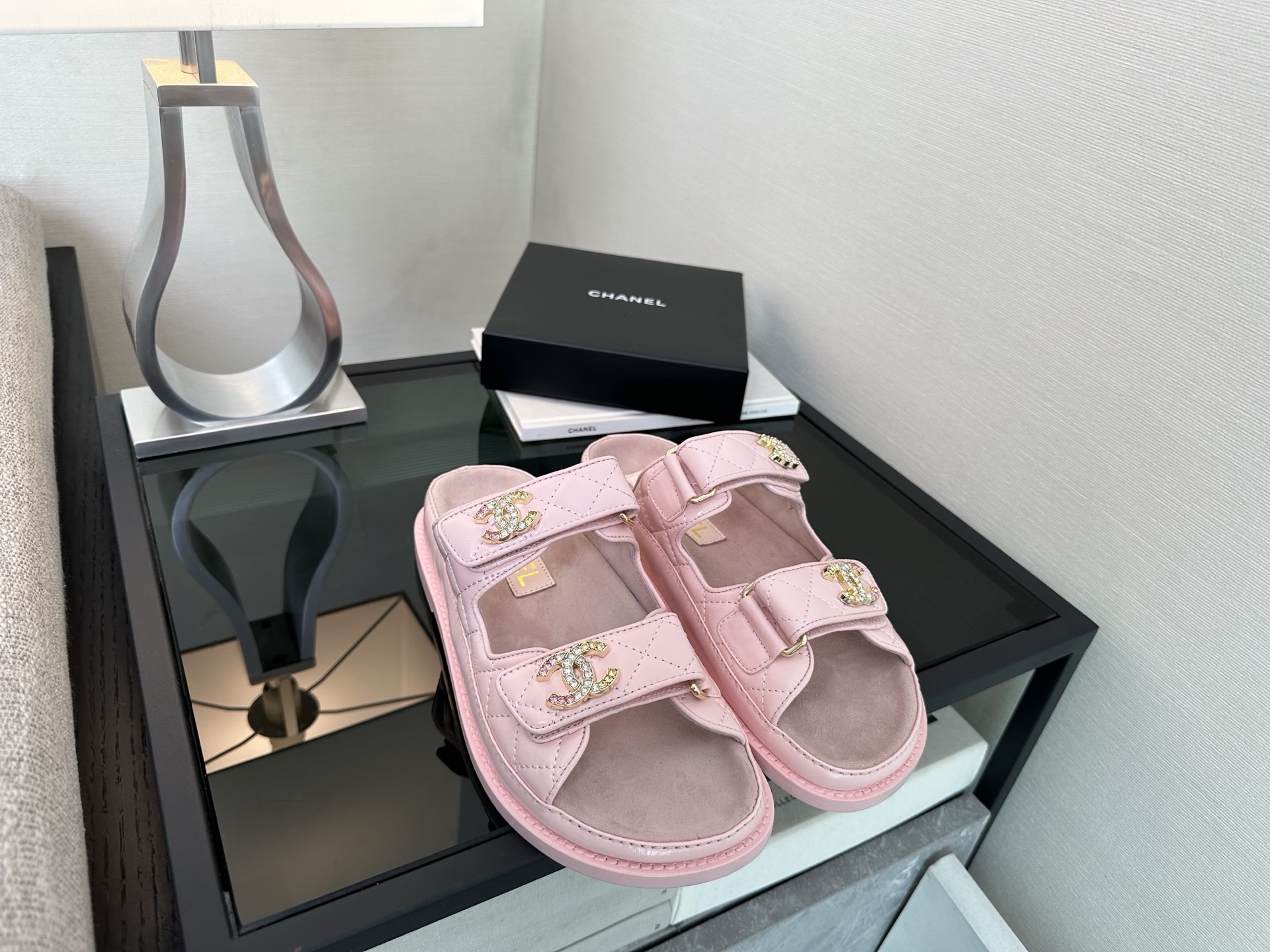 Розовые женские сандалии Chanel, размер 35-40