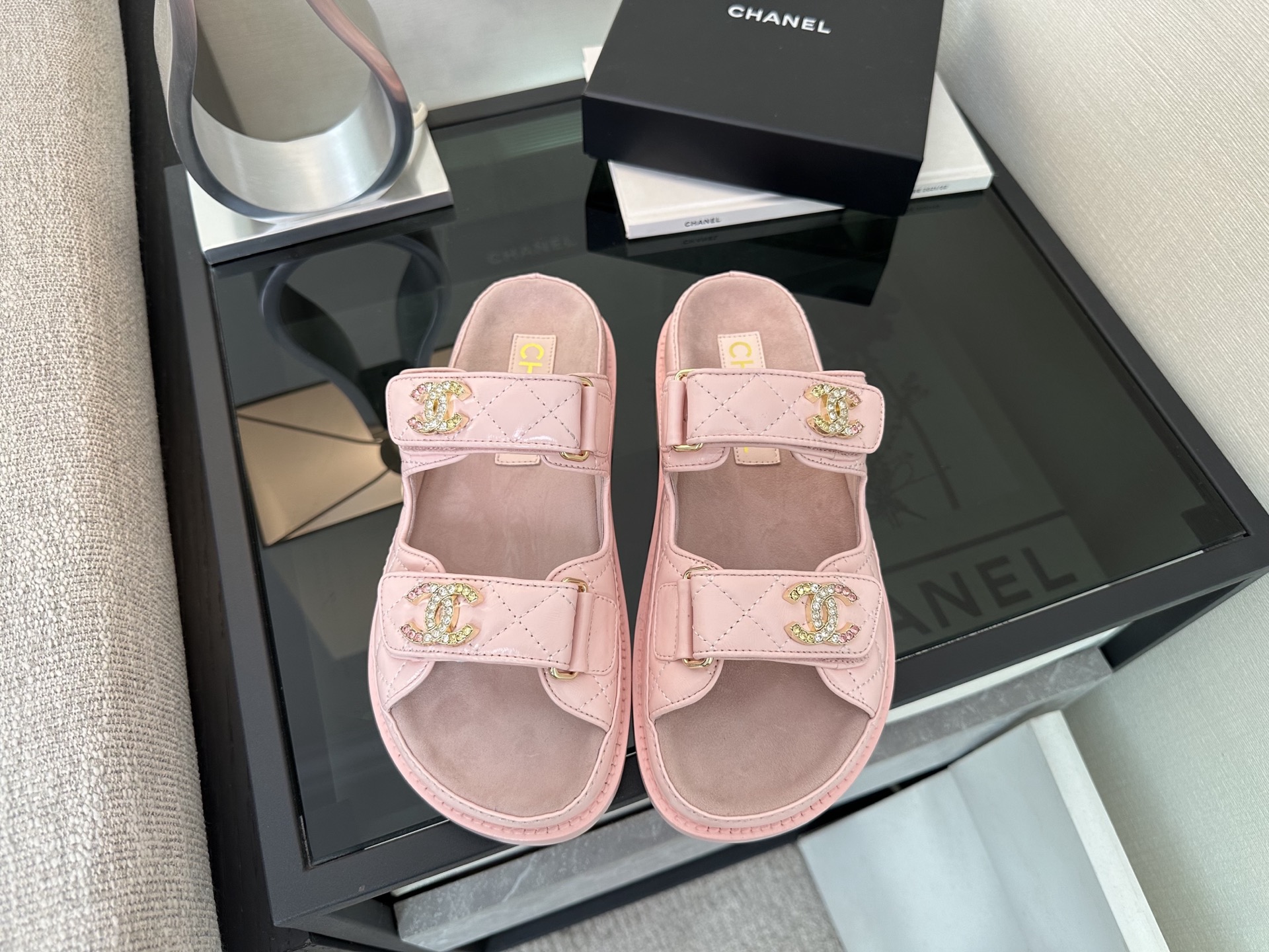Розовые женские сандалии Chanel, размер 35-40