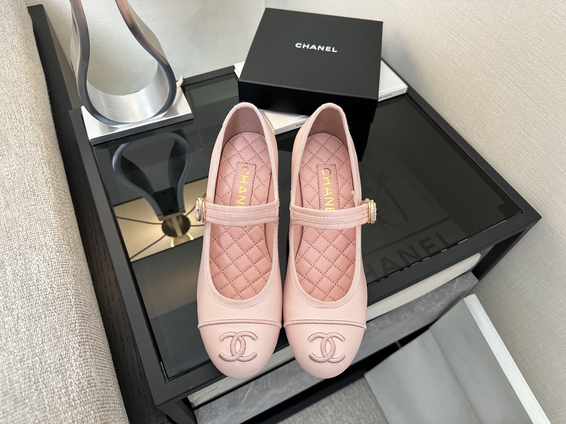 Розовые балетки Chanel модели 26A