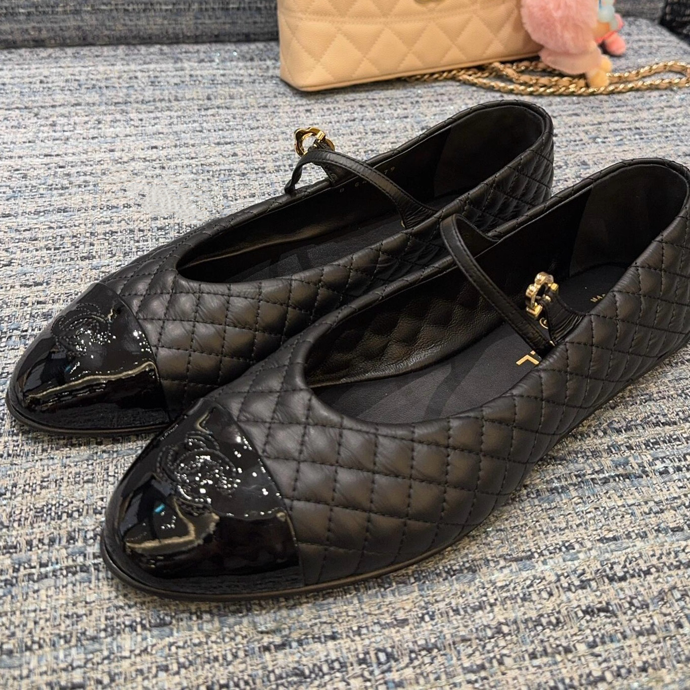 Черные женские туфли Chanel марижан с декоративной пряжкой
