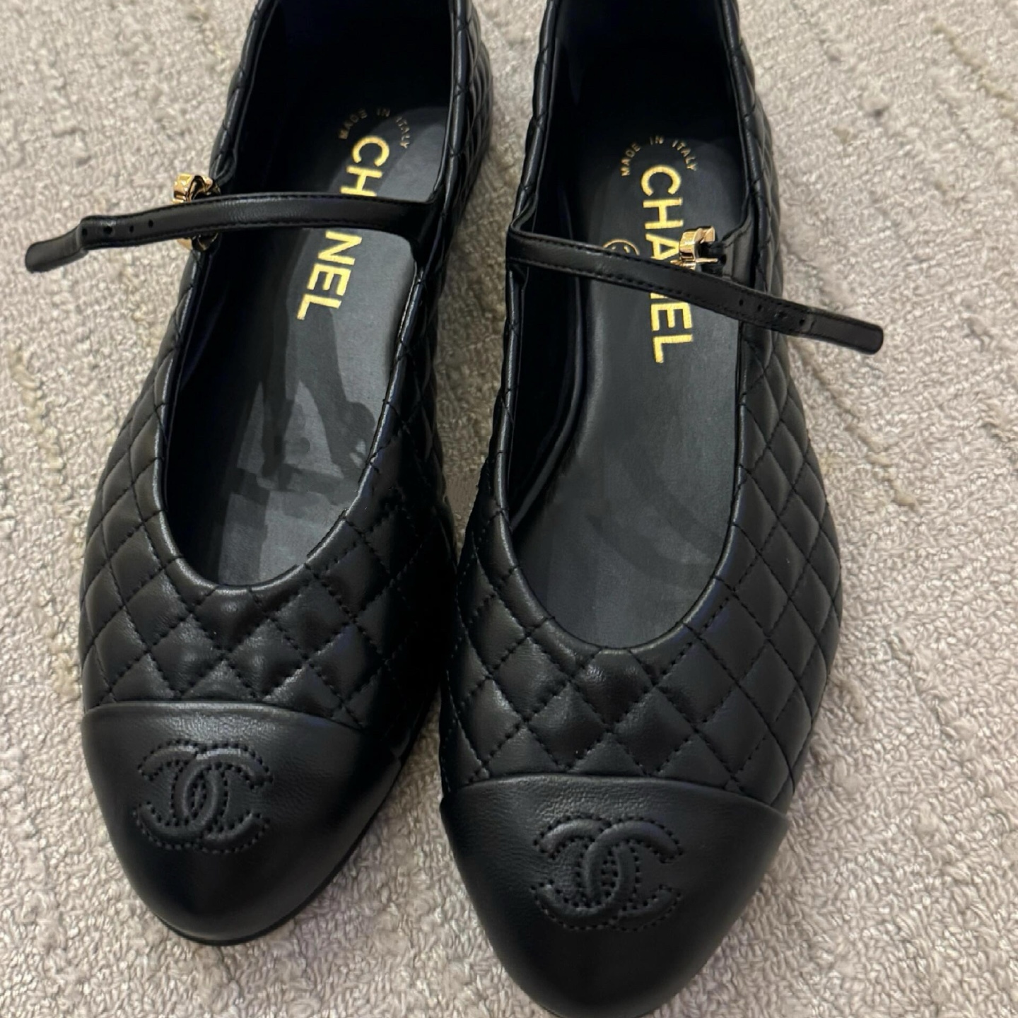 Черные женские туфли Chanel марижан с декоративной пряжкой
