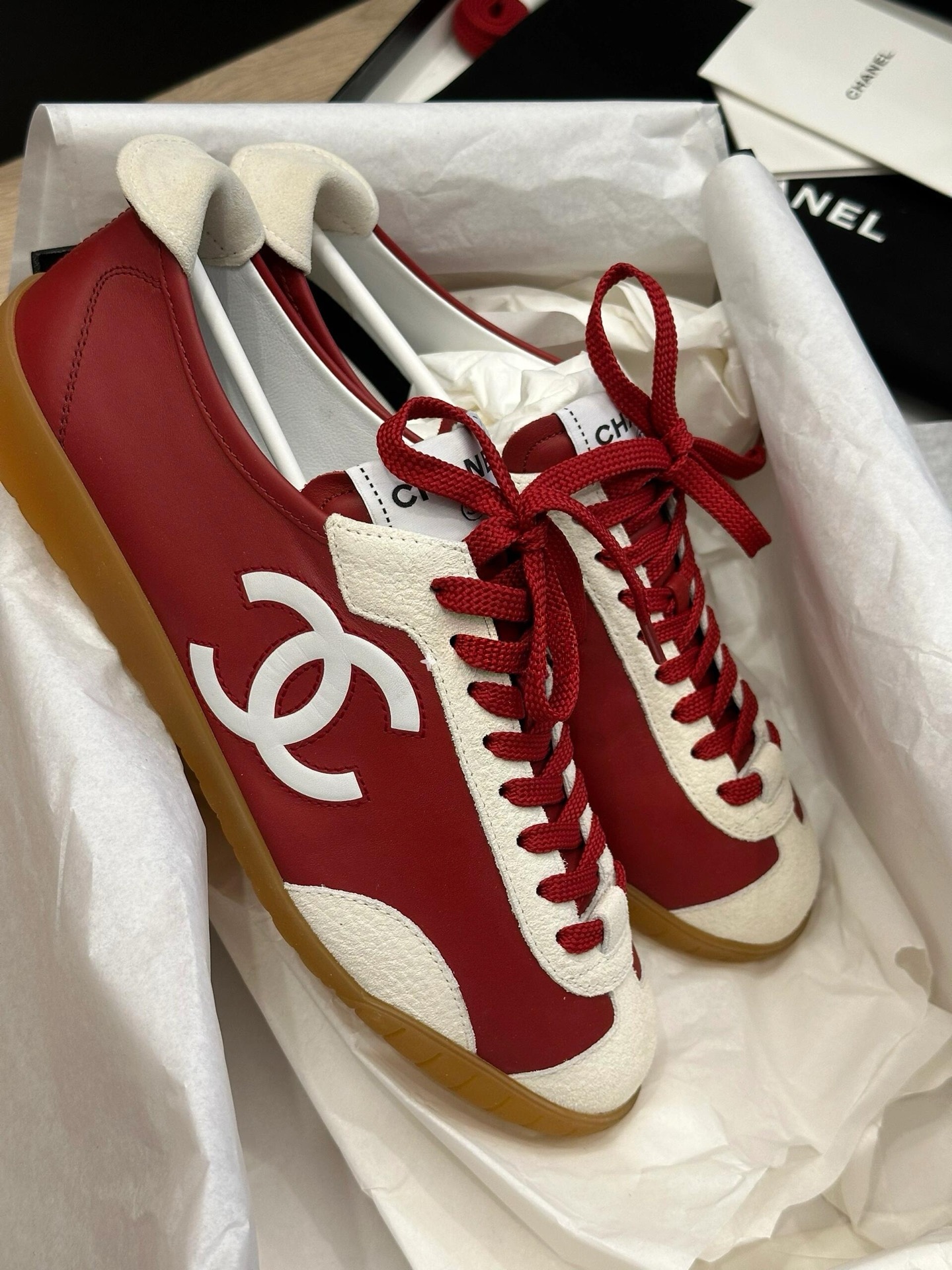 Кроссовки Chanel красные
