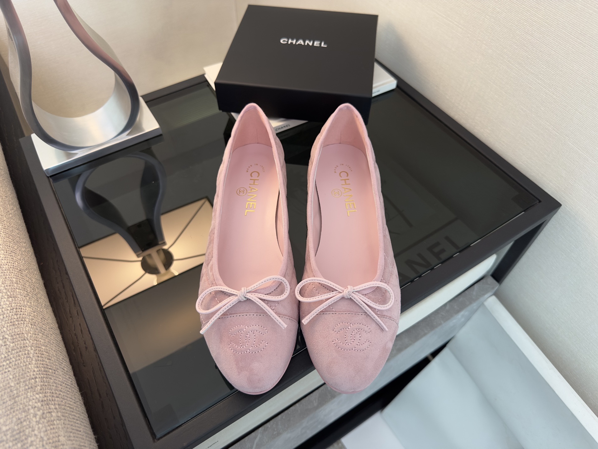 Замшевые балетки Chanel розового цвета