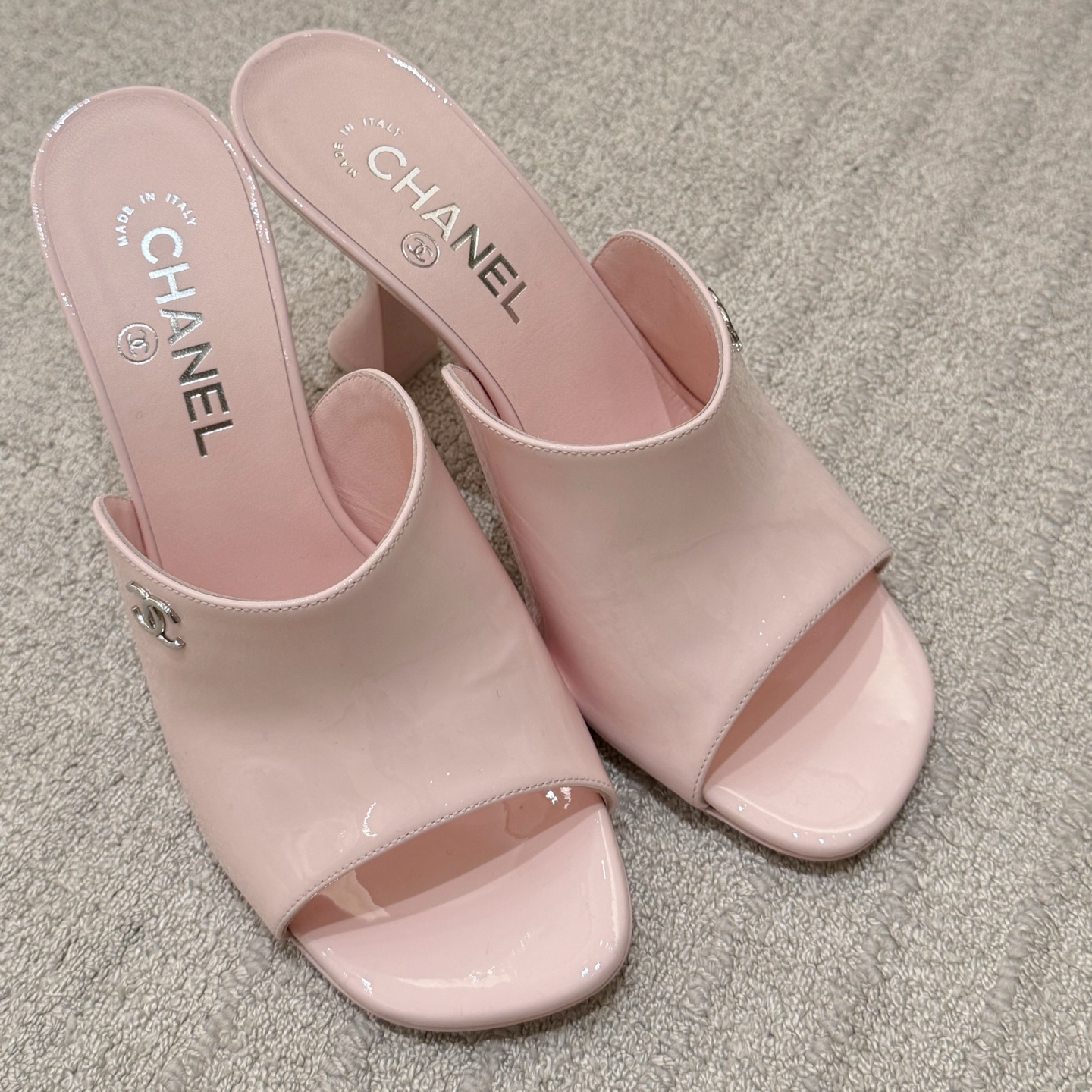 Розовые мюли Chanel