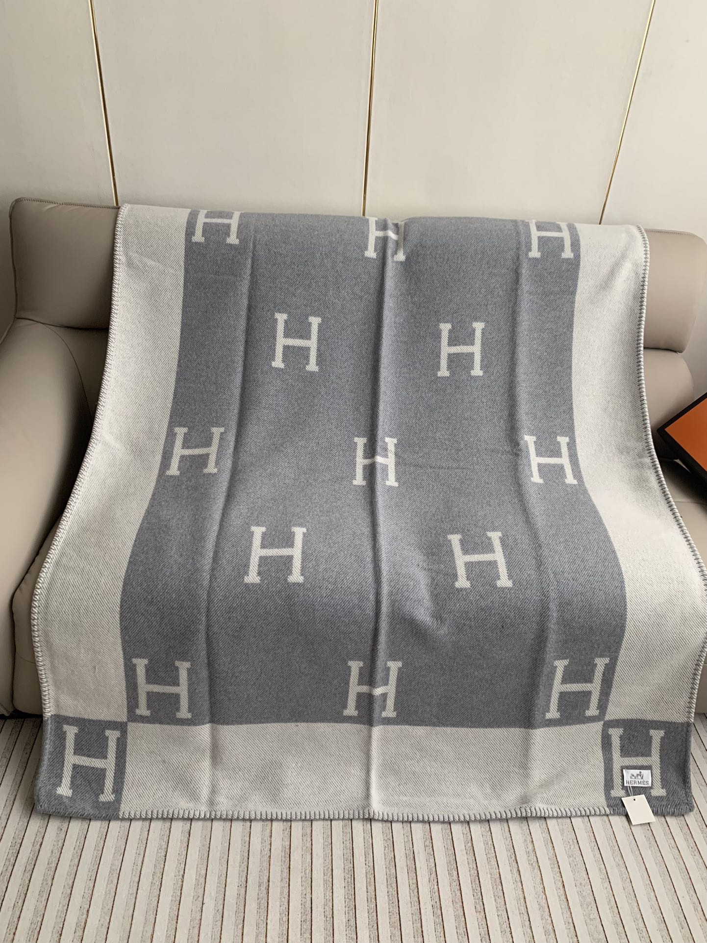 爱马仕 Hermès 典雅居所生活方式奢华家居家纺摆件 #C3E4ACA8 4