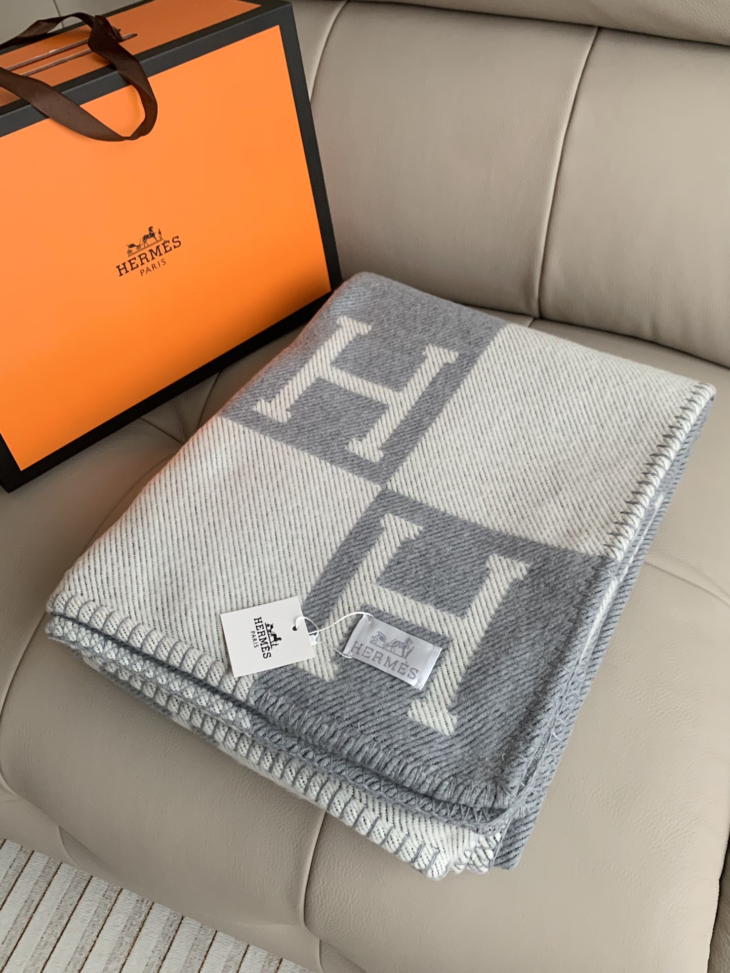 爱马仕 Hermès 典雅居所生活方式奢华家居家纺摆件 #C3E4ACA8 2