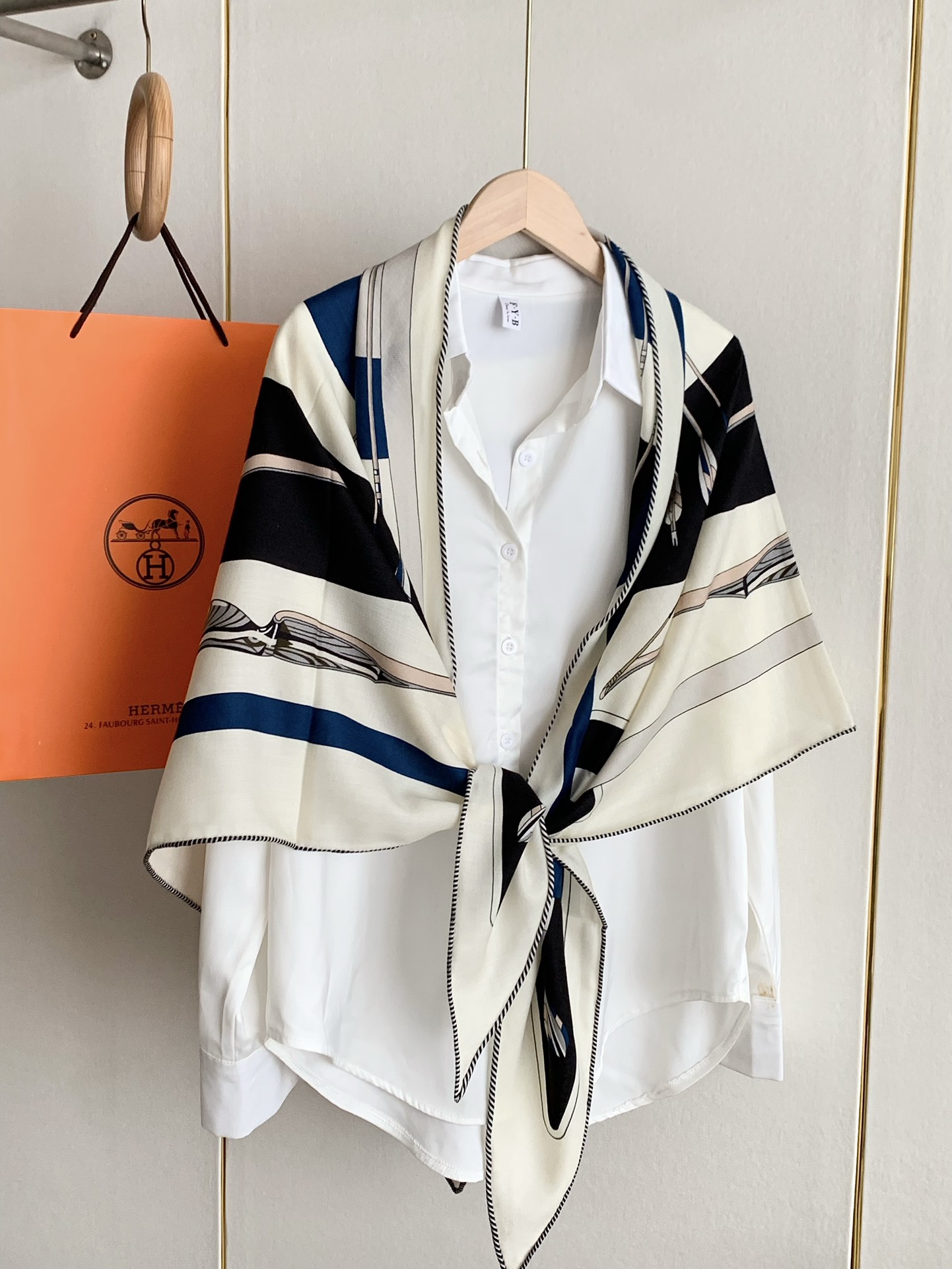 💰丝毛大三角双面！无标色彩明丽，格调高雅而随性，捕捉一瞬间的灵感融入作品之中，将美的含义发挥到极致。70