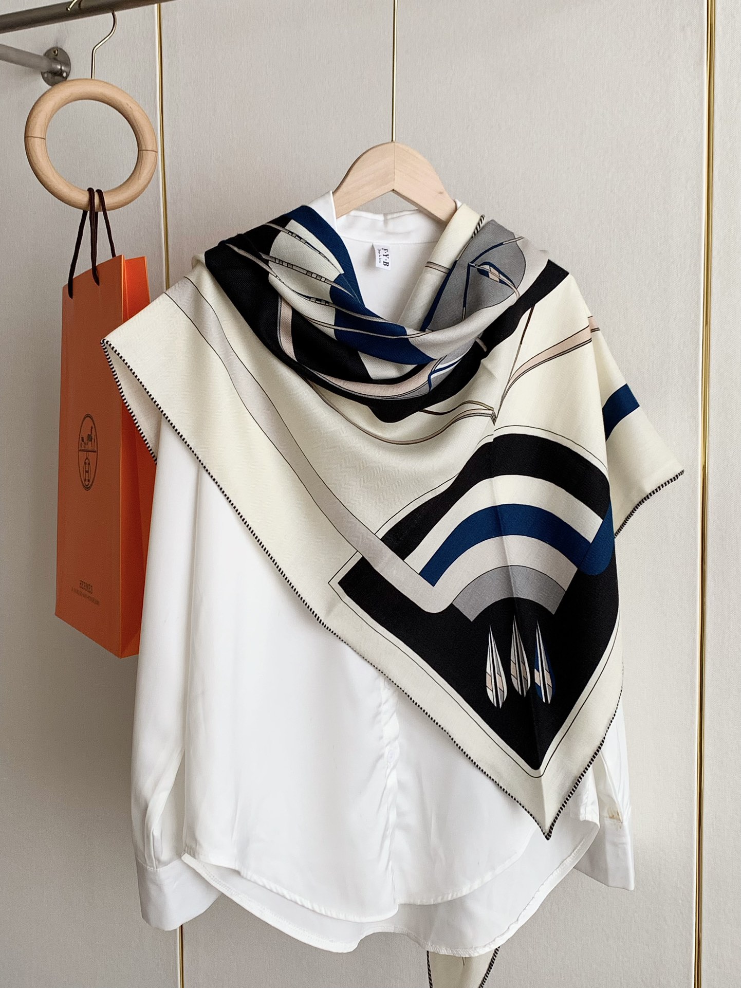 💰丝毛大三角双面！无标色彩明丽，格调高雅而随性，捕捉一瞬间的灵感融入作品之中，将美的含义发挥到极致。70