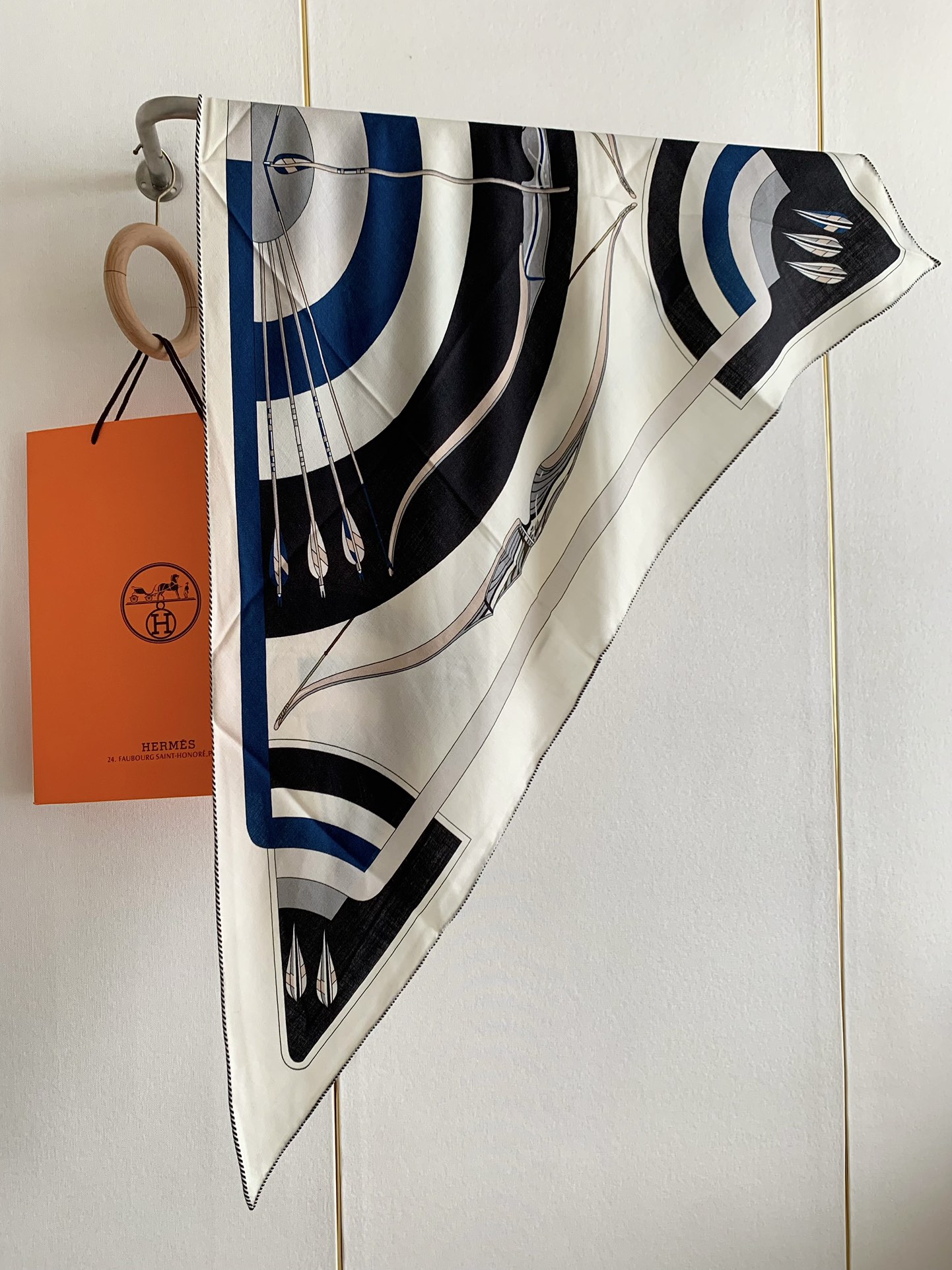 💰丝毛大三角双面！无标色彩明丽，格调高雅而随性，捕捉一瞬间的灵感融入作品之中，将美的含义发挥到极致。70