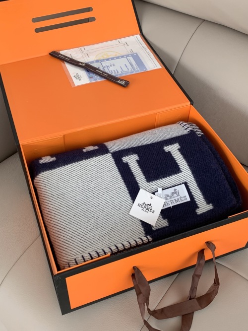 Hermès Baby Blanket - Classic H Design, Soft Wool and Cashmere Blend, 140x160cm 1 Hermès Baby Blanket - Classic H Design, Soft Wool and Cashmere Blend, 140x160cm