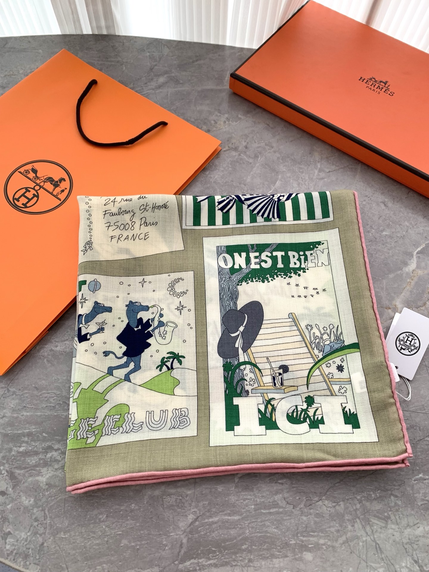 丝绒方巾 爱马仕高奢品 今年的大黑马 【H乐享天地】 上新💞双面佩戴!双面同色!手工卷边山羊绒和真丝混纺披肩 这款 丝绒方巾 爱马仕高奢品 今年的大黑马 【H乐享天地】 上新💞双面佩戴!双面同色!手工卷边山羊绒和真丝混纺披肩 这款